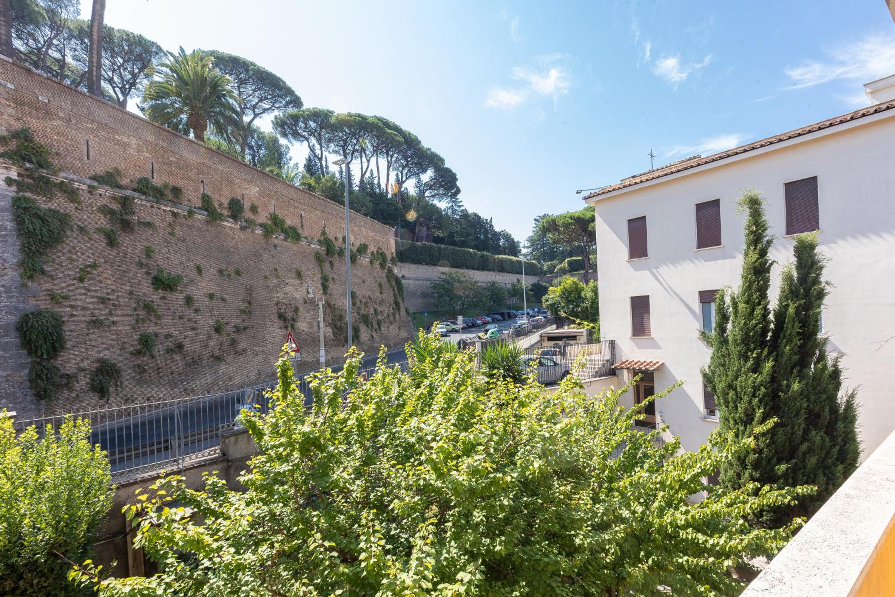 Vatican Walls Apartment
