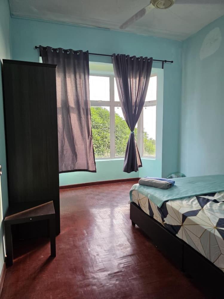 The Sunset Terrace, Ocean View Resort-Teluk Kemang, Sea Views, Walk to beach, Netflix, Beverages & Snacks