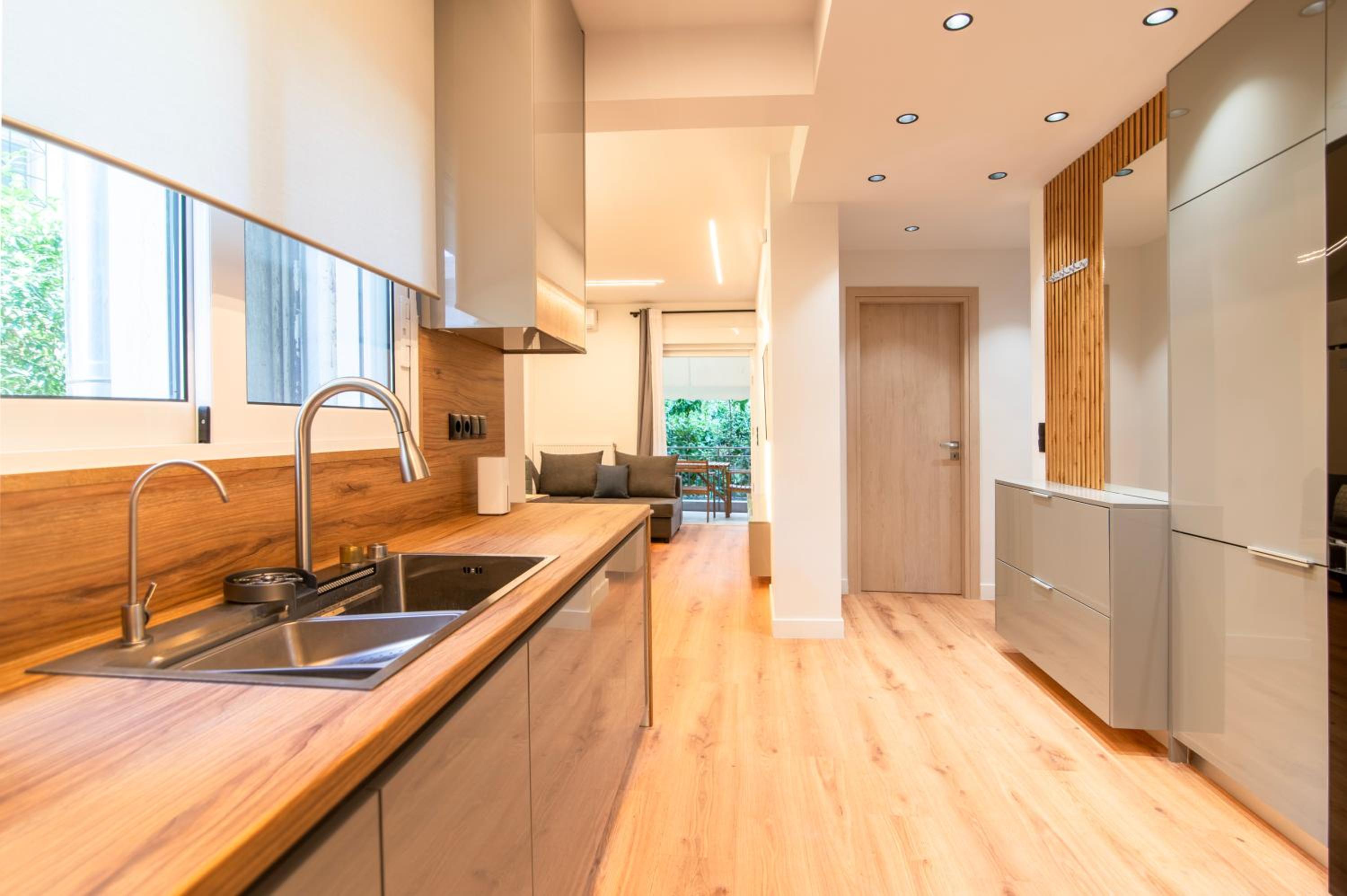 Cozy 2-Bedroom by Flisvos Marina