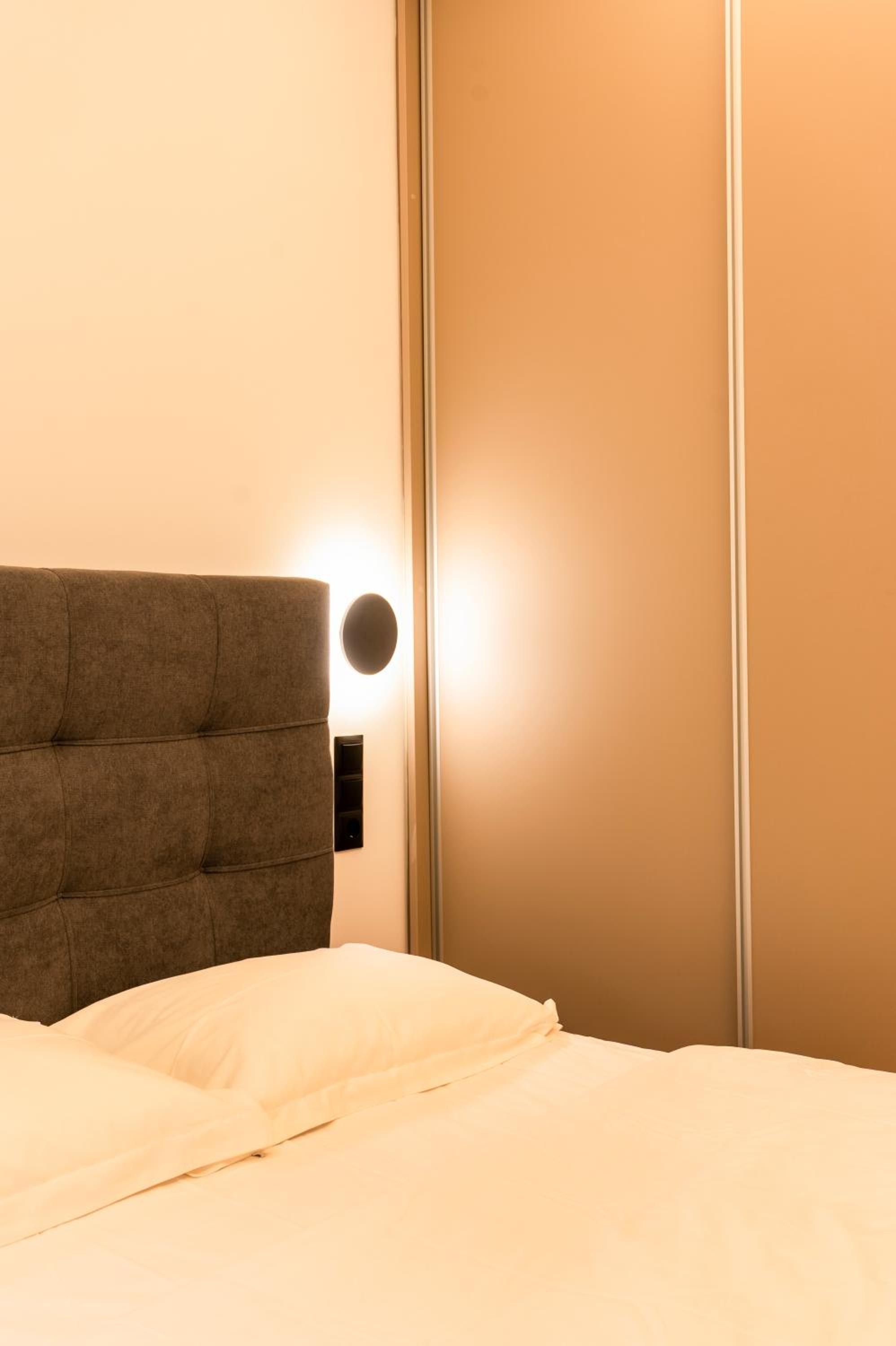 Cozy 2-Bedroom by Flisvos Marina