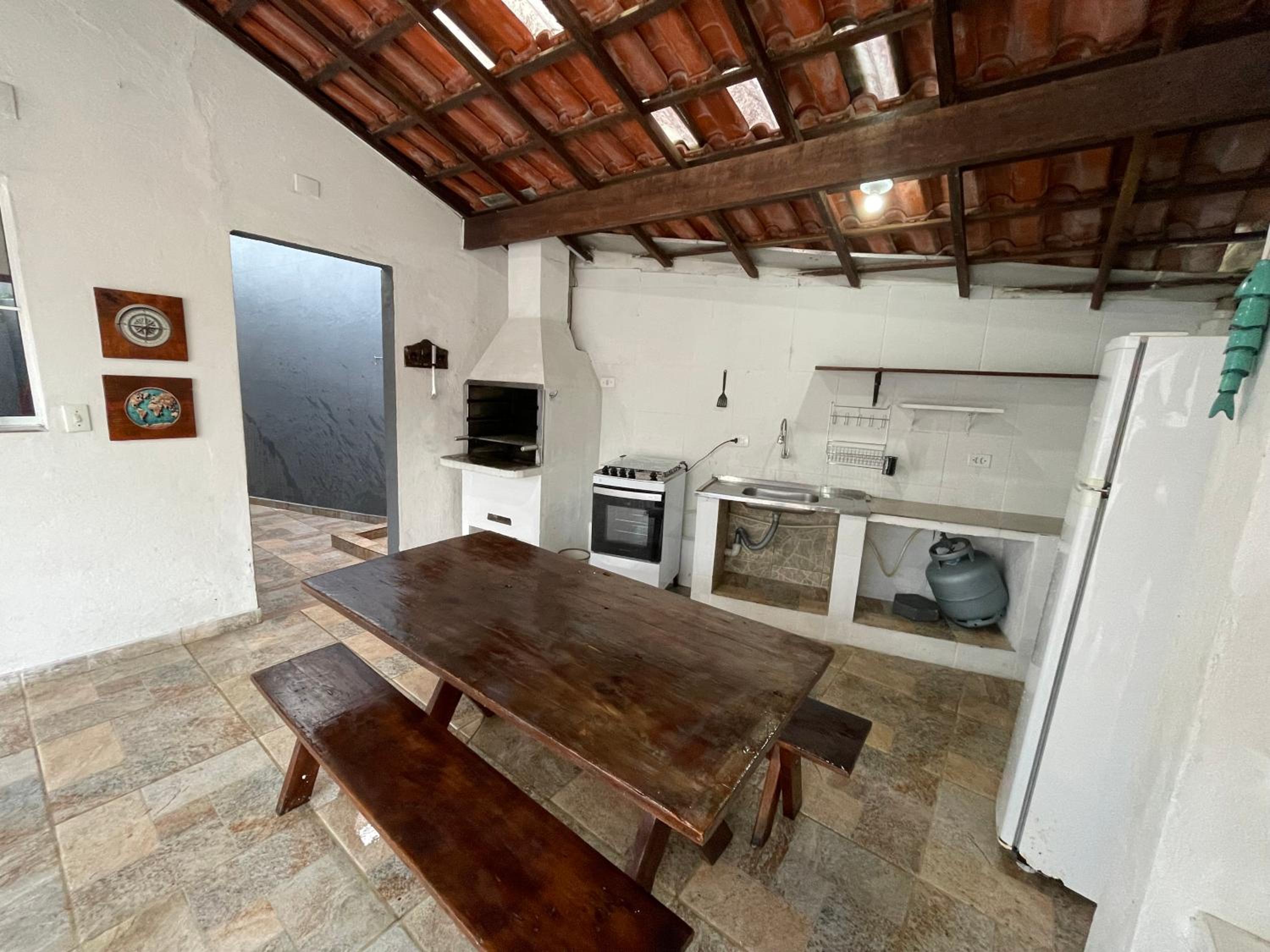 Casa 150m da Praia das Toninhas C/ Churrasqueira