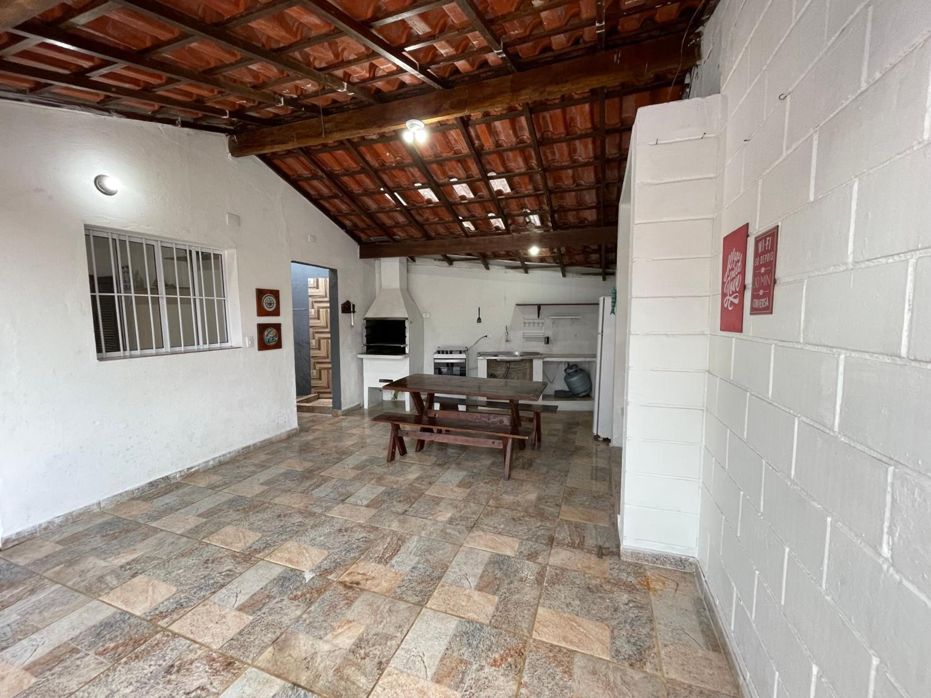 Casa 150m da Praia das Toninhas C/ Churrasqueira