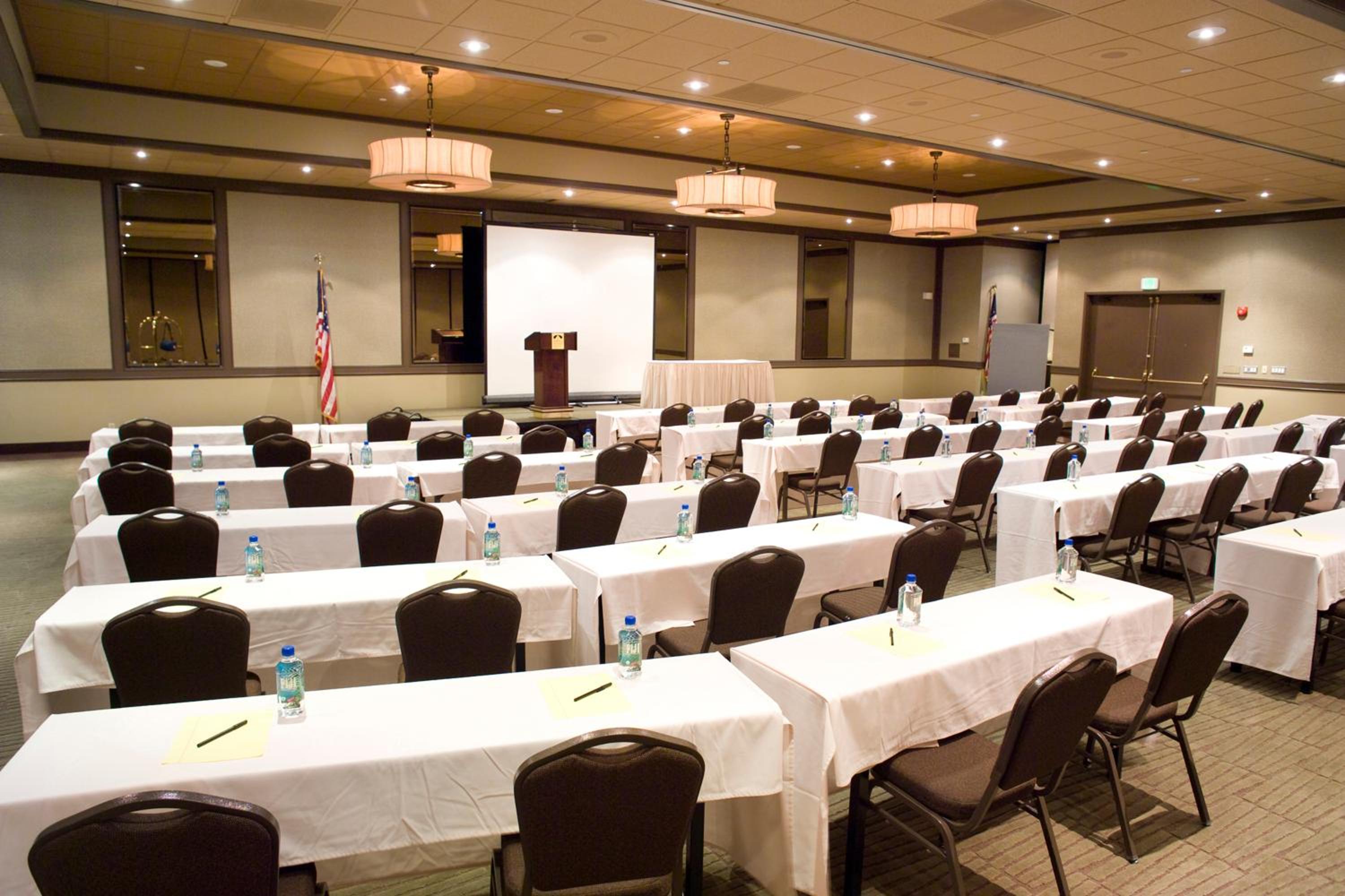 Van Nuys Vacations - Airtel Plaza Hotel - Property Image 37