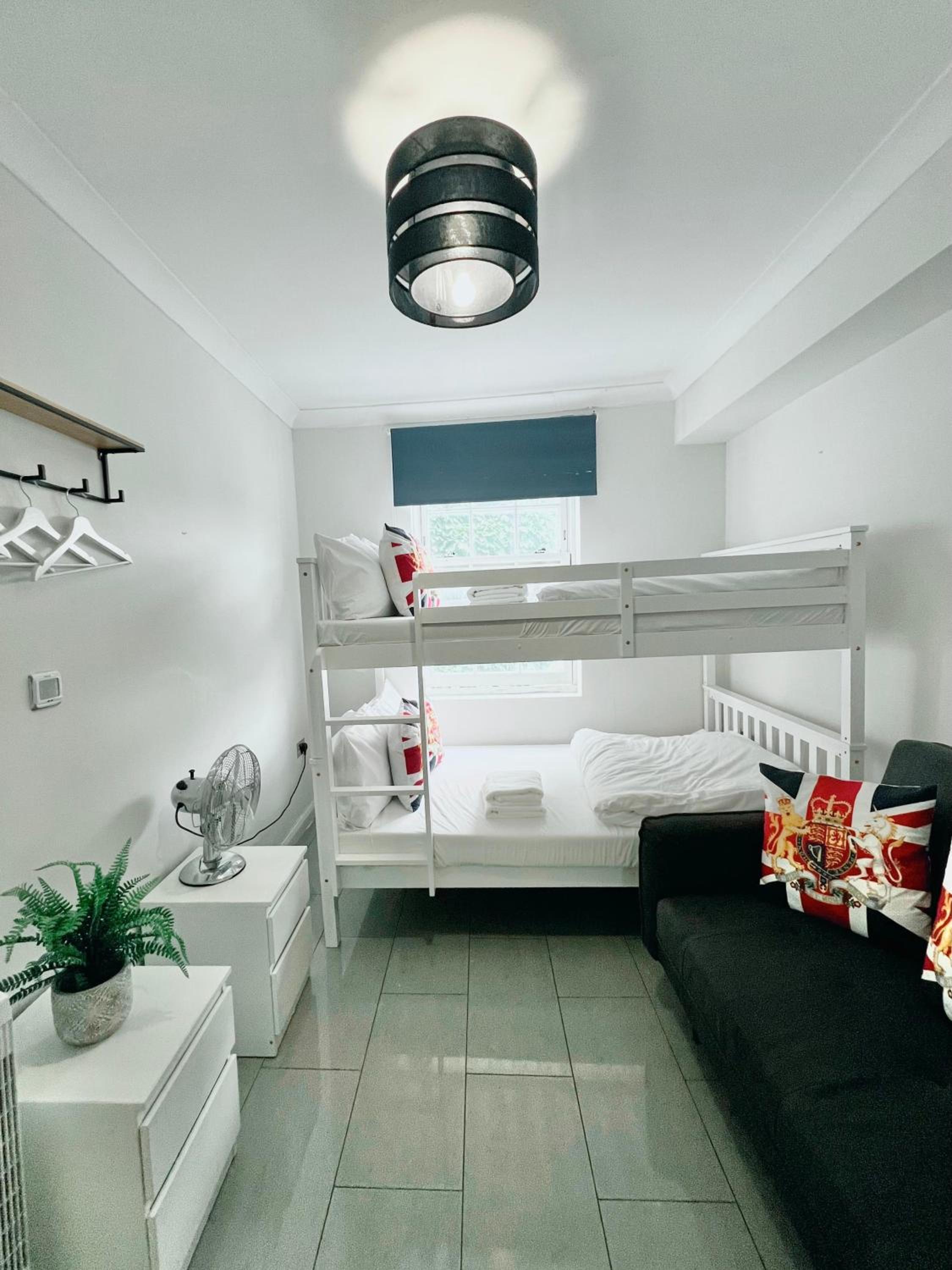 3 Bedrooms Flat Next to King Cross