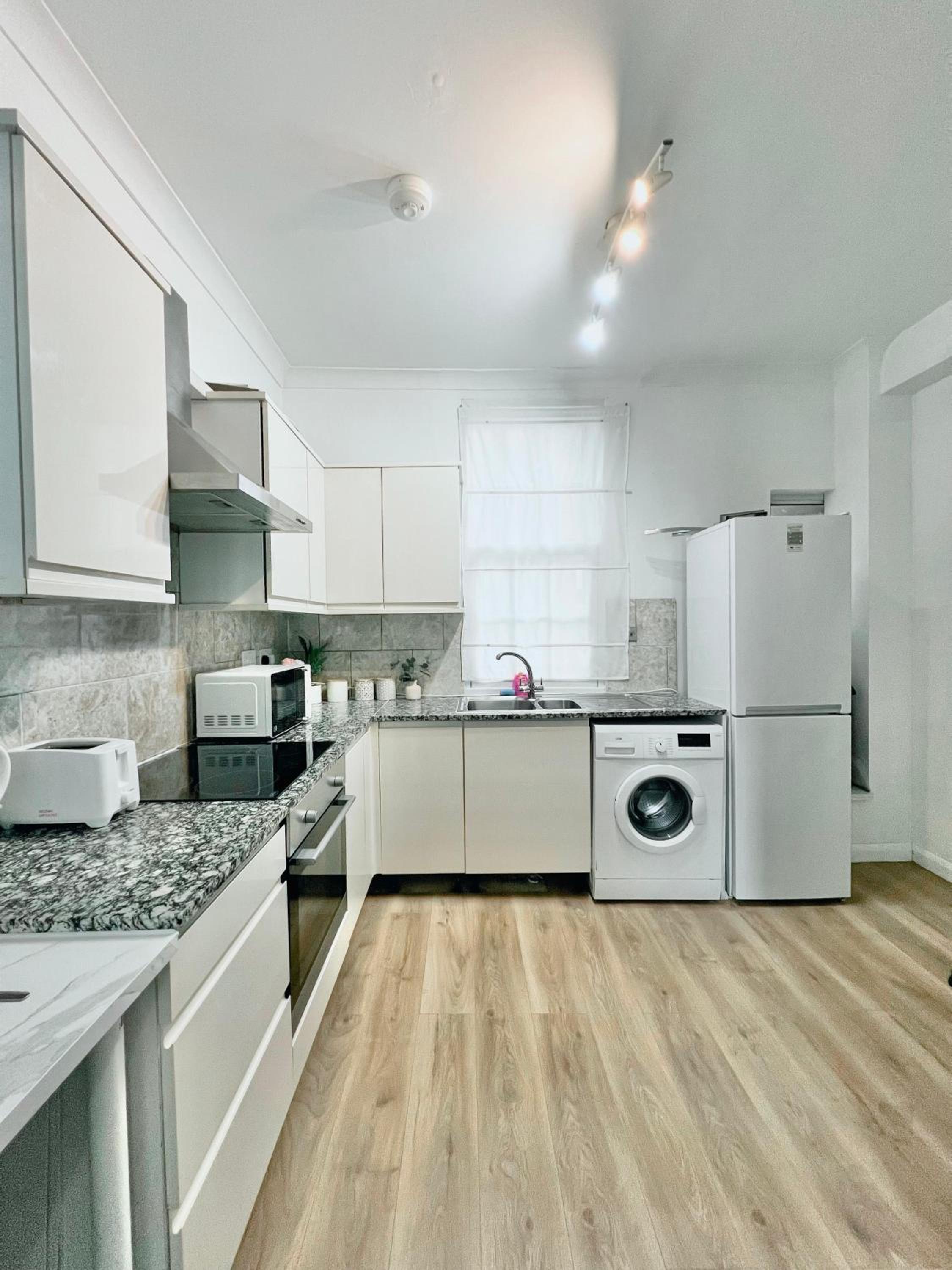 3 Bedrooms Flat Next to King Cross