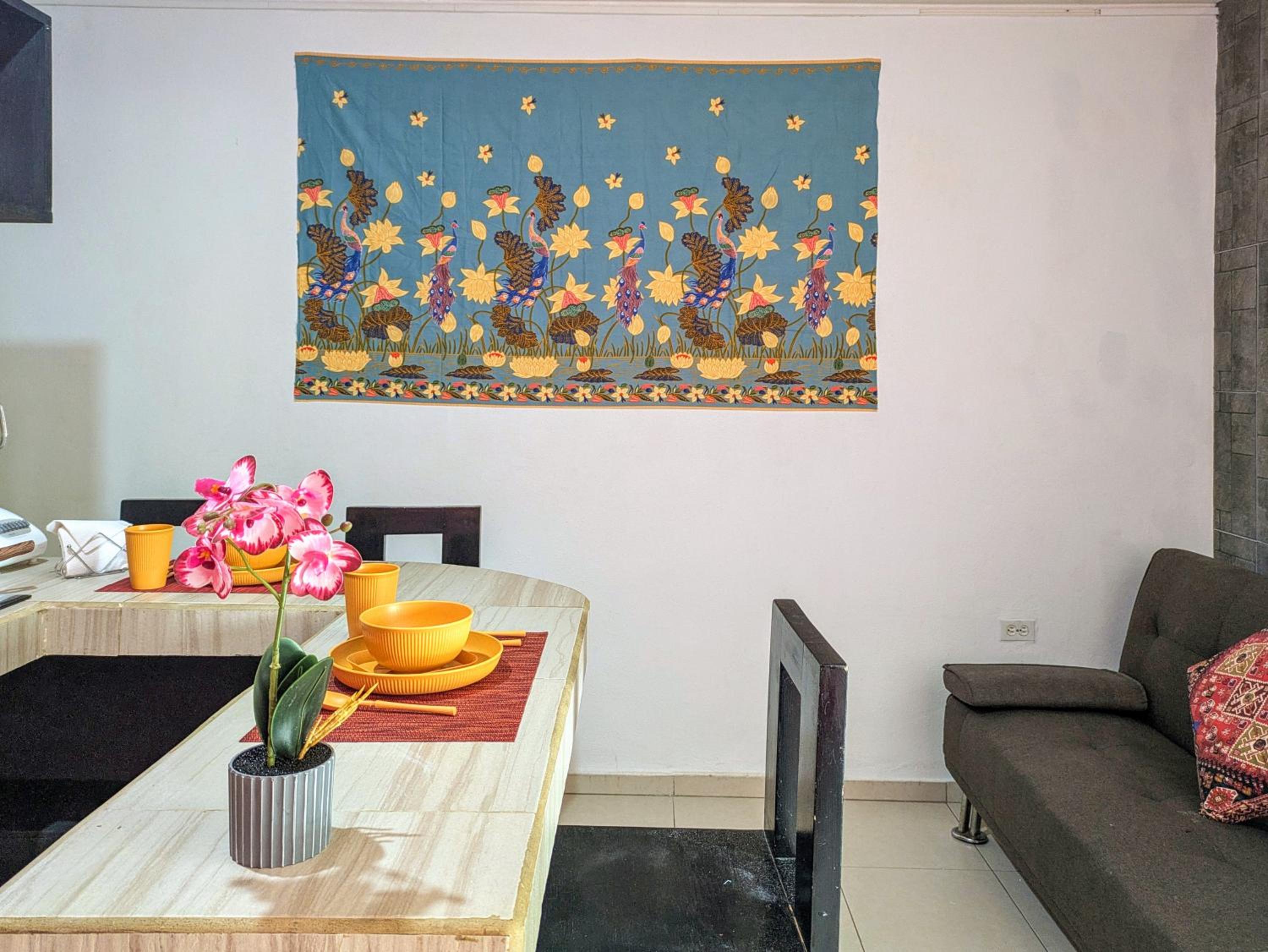 Great Value Romantic Comfy King Bed Suite Steps to Beach Fast WiFi AC 6B