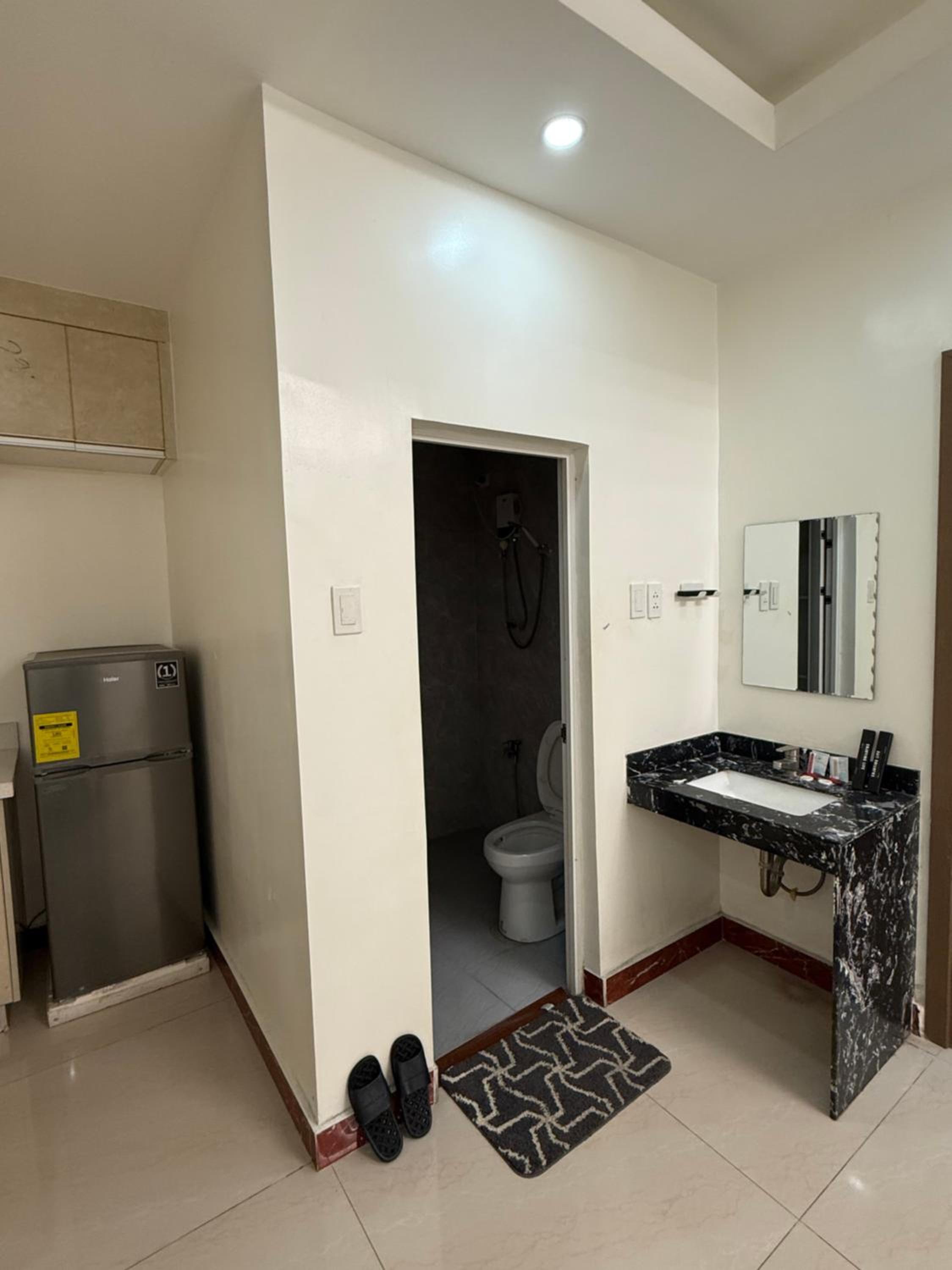 2 AC in 1 Room JCAL Building Near Manila Airports MOA OKADA