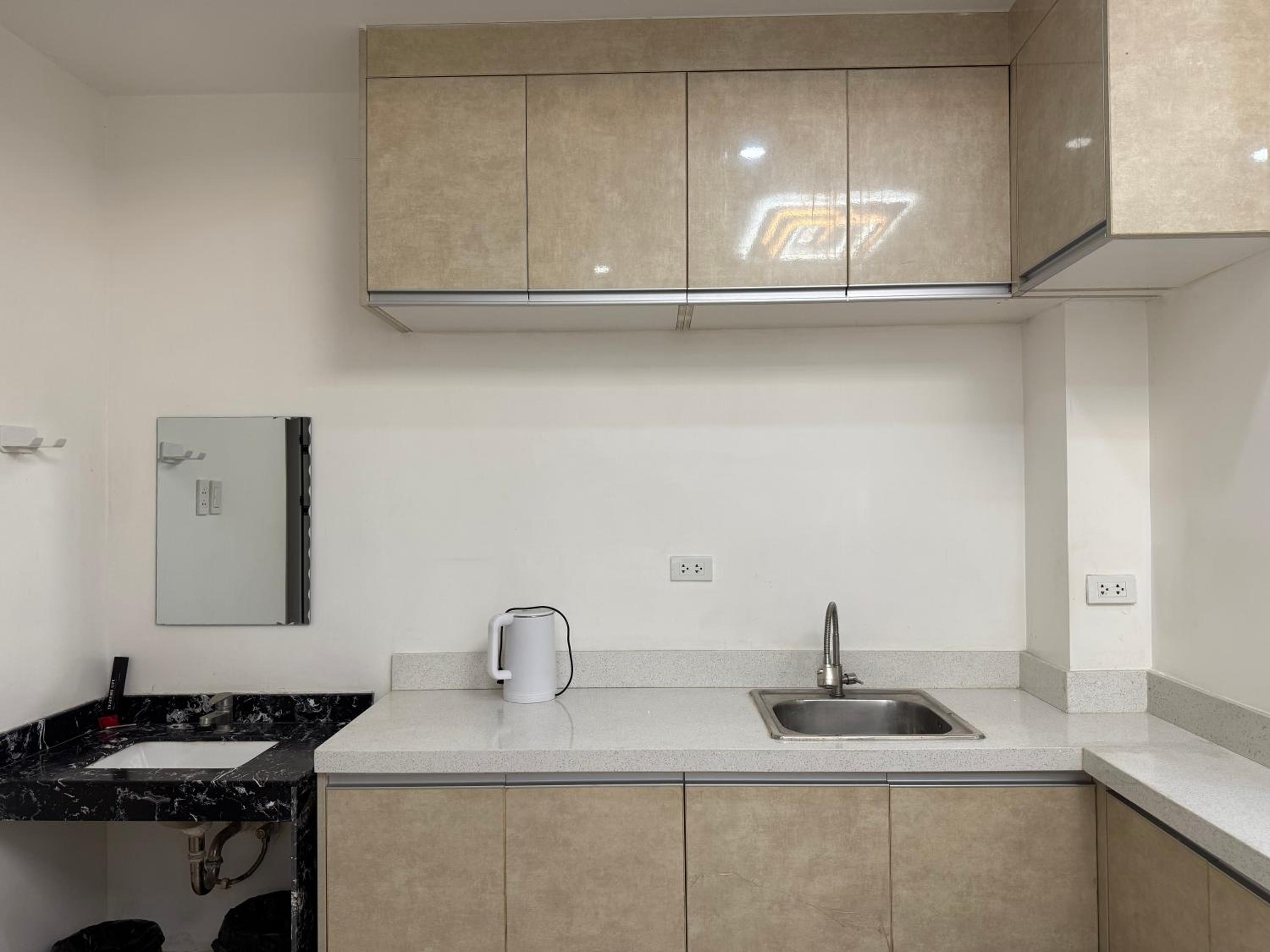 2 AC in 1 Room JCAL Building Near Manila Airports MOA OKADA