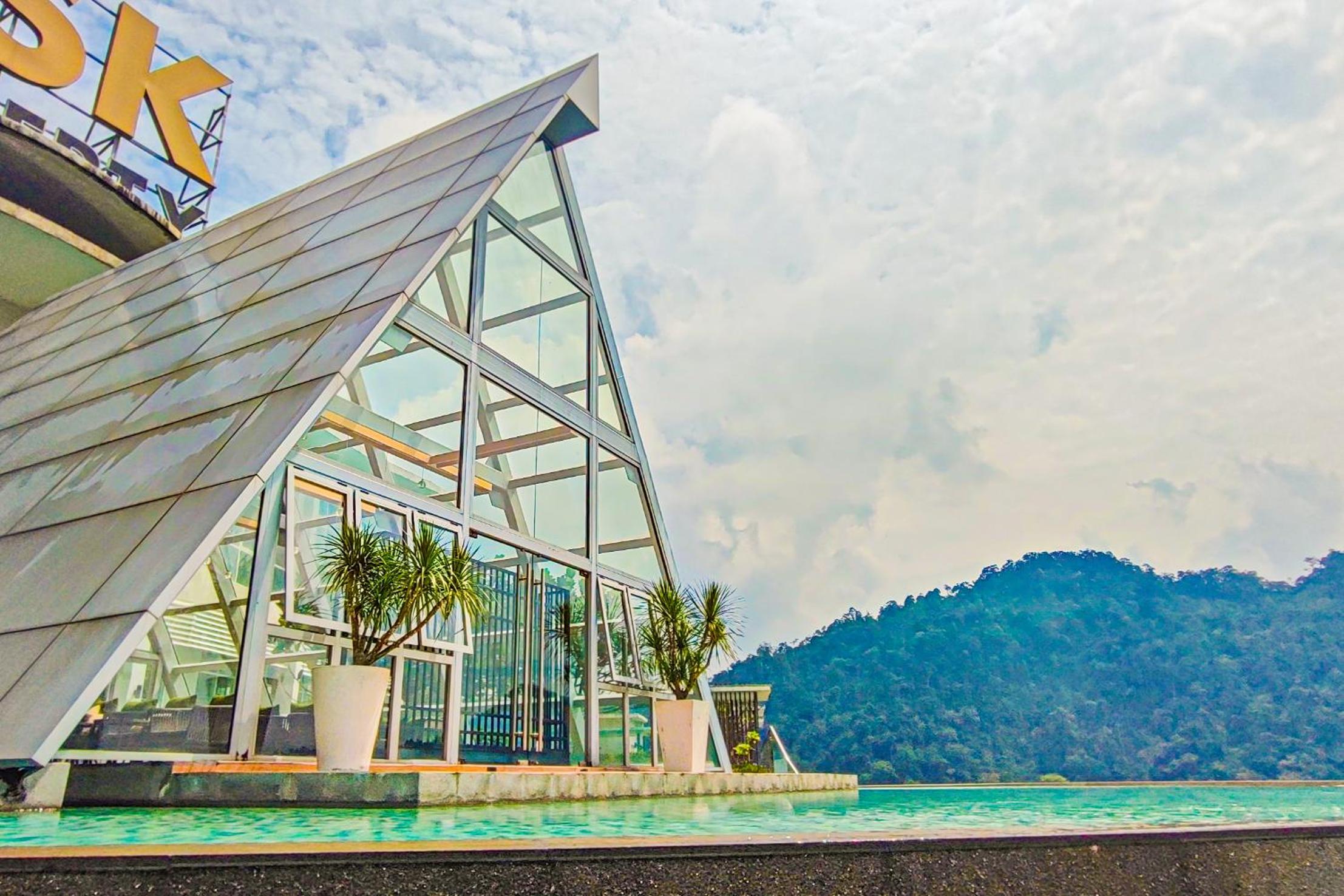 Cloud Deck at Windmill Upon Hills Genting by HCK