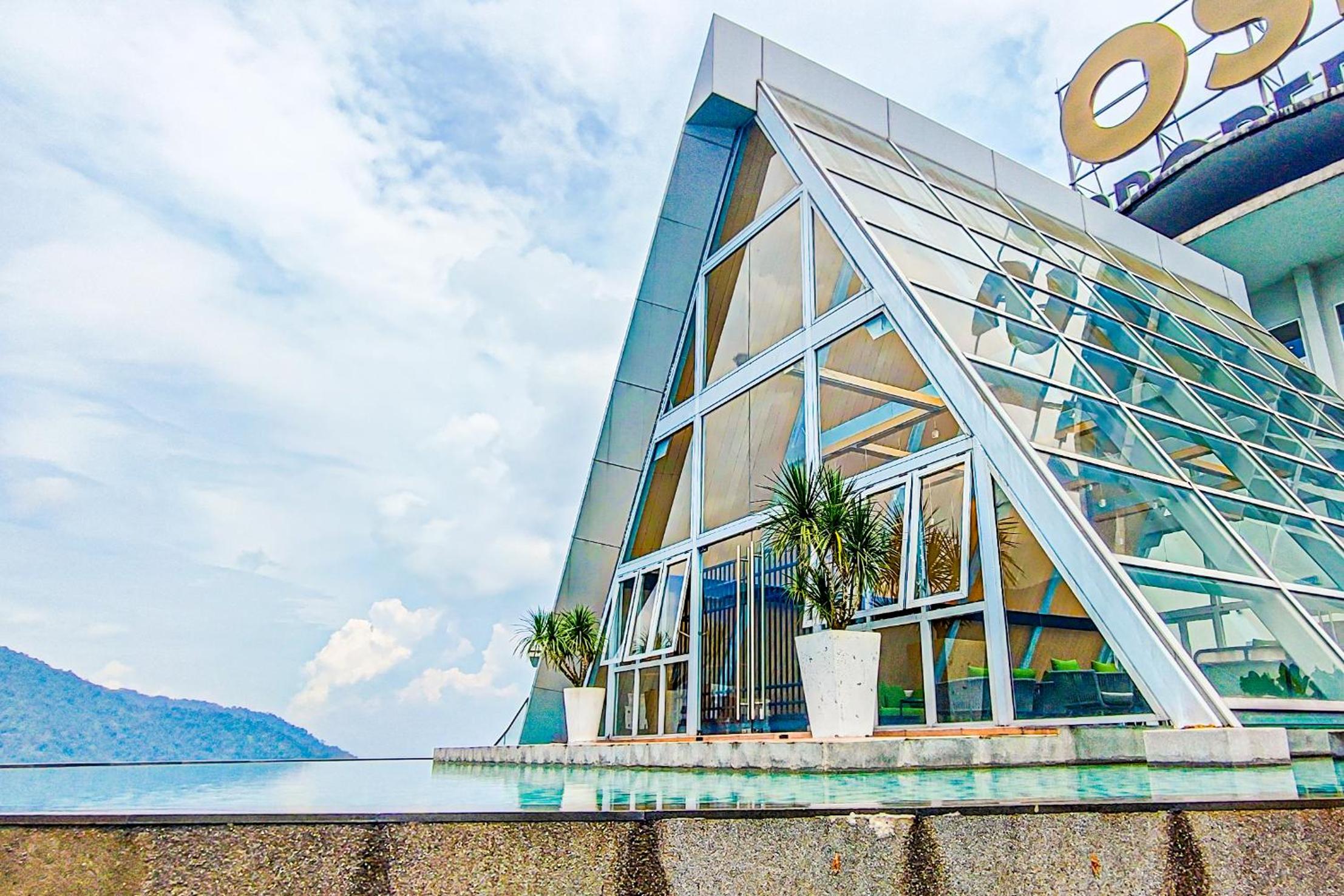 Cloud Deck at Windmill Upon Hills Genting by HCK