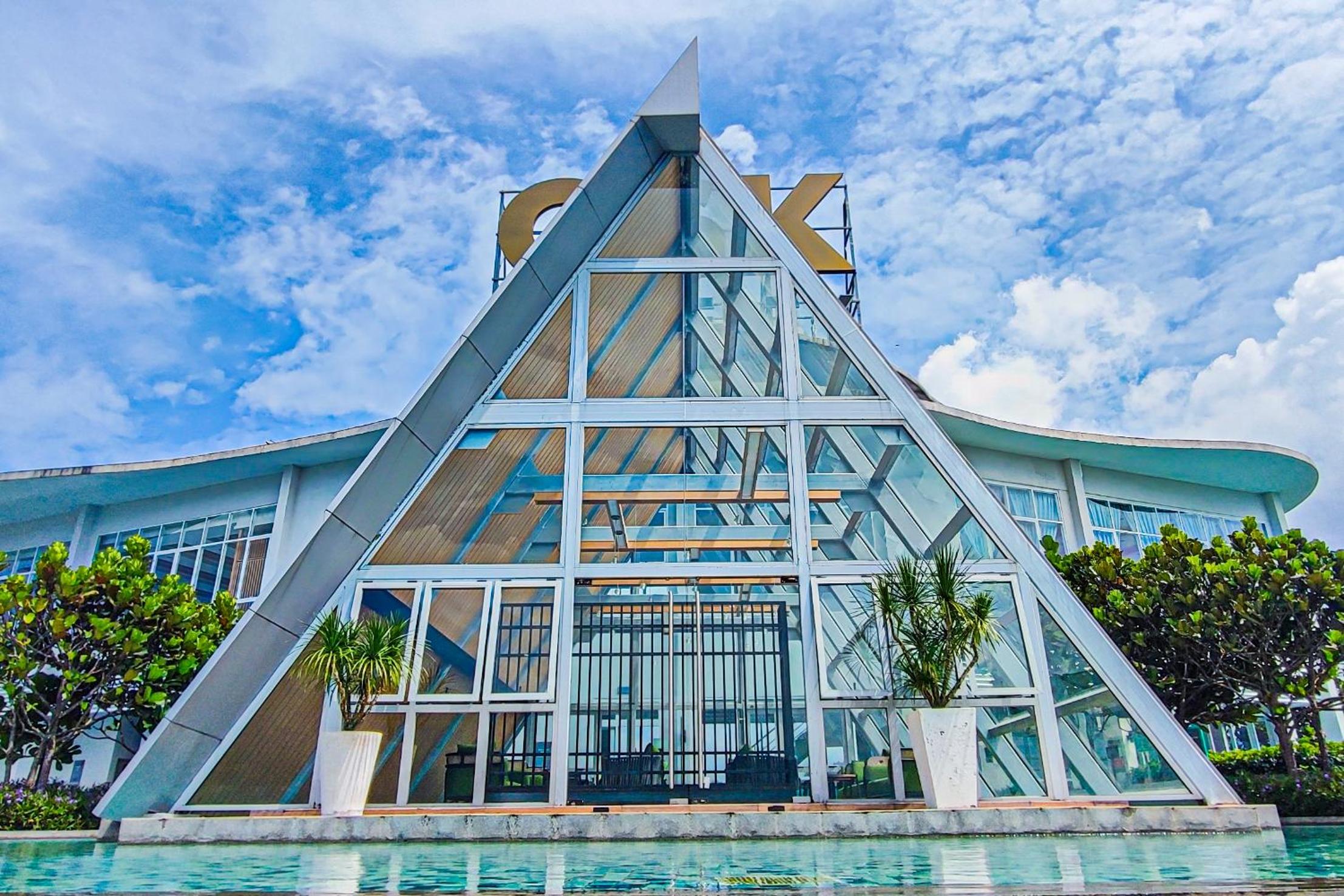 Cloud Deck at Windmill Upon Hills Genting by HCK