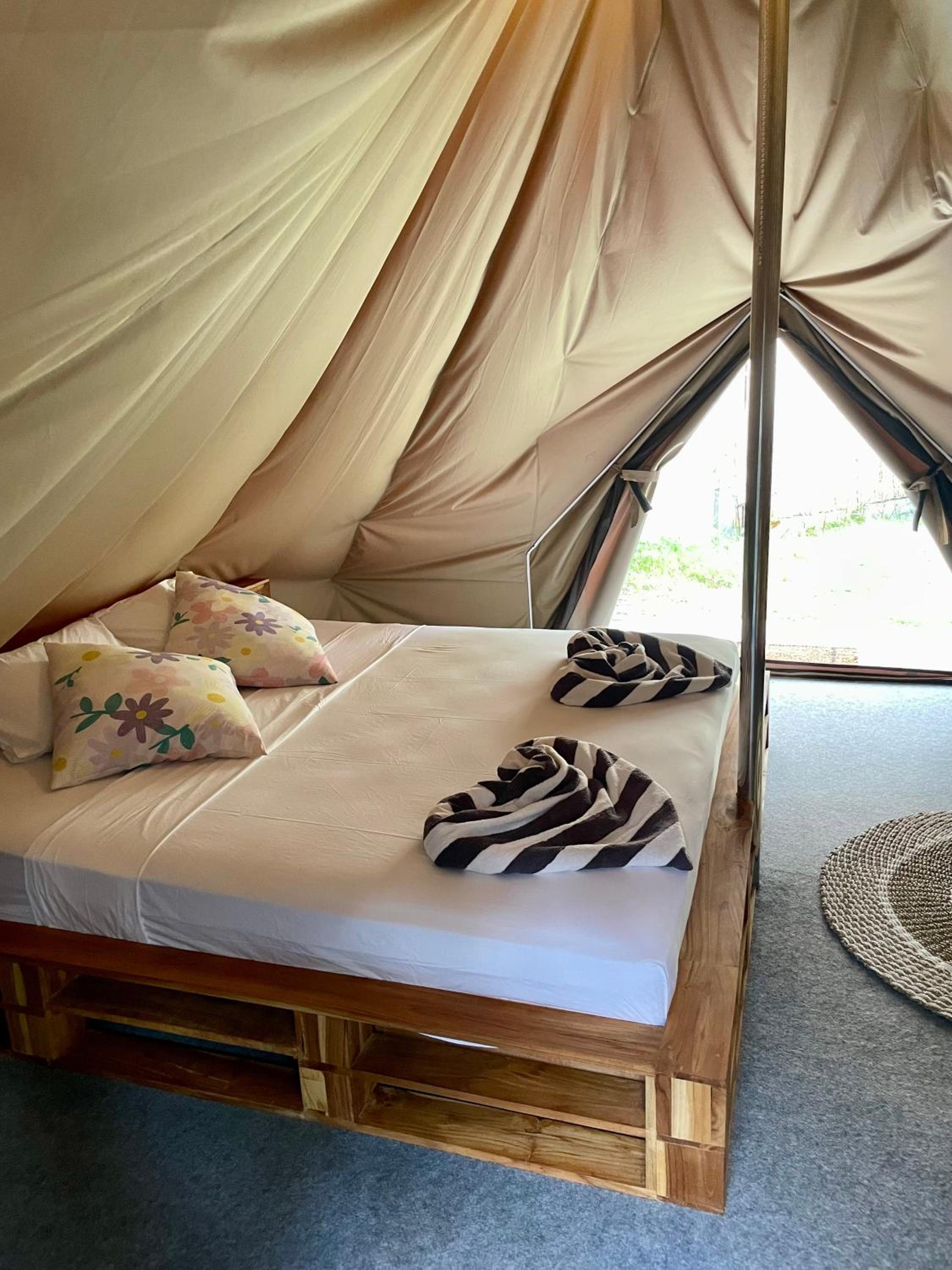 Ubuntu Glamping - Adult Campers Only