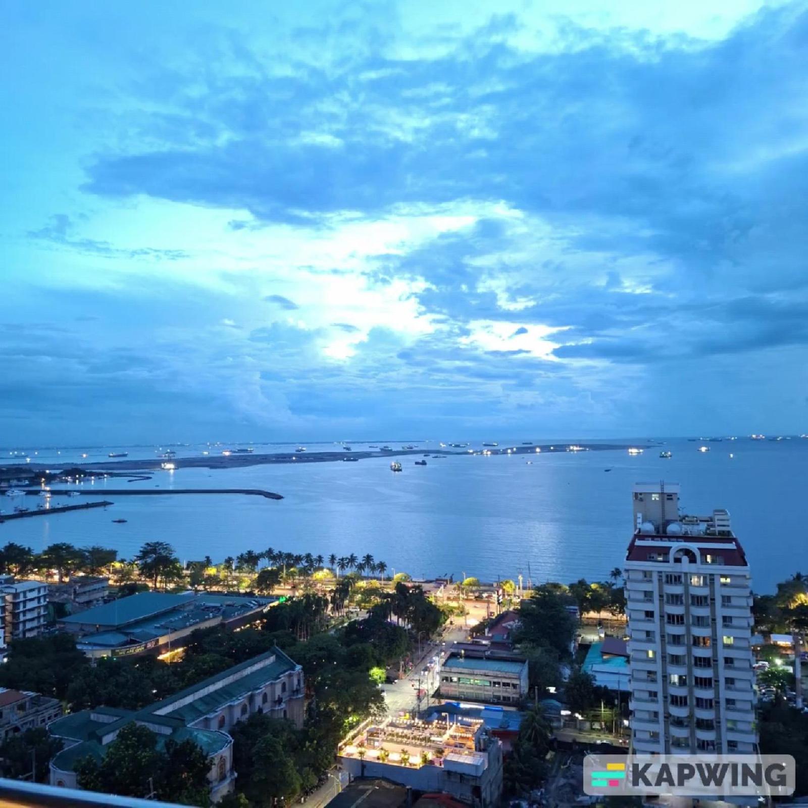 STAYLUXIA BOUTIQUE HOTEL MANILABAYVIEW - 1-5 BR Luxury and Superior Condos with, Balcony, Pool, Netflix & Gym- Housekeeping Available -