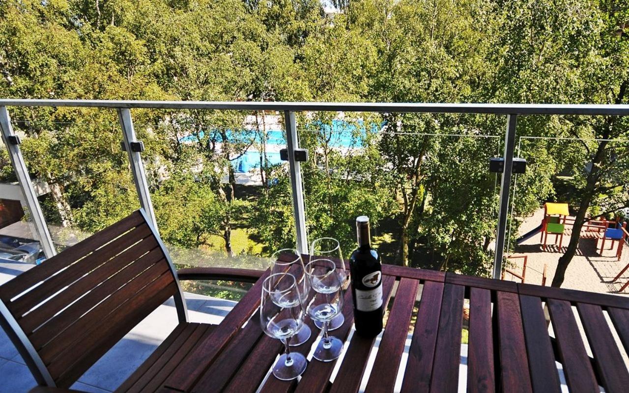 Apartamenty BalticON Polanki - Sauna, Fitness inclusive - Basen latem, Pool im Sommer