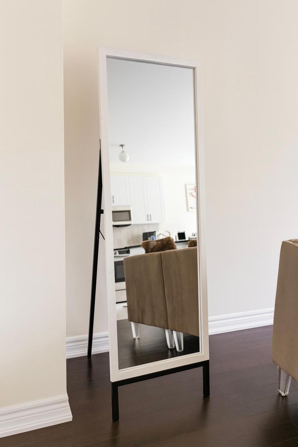 2024 Built Elegant 3BR Kleinburg Vaughan Townhouse with Free Parking, WiFi, Full Kitchen, Laundry, Near Canada's Wonderland! Perfect for Family Travel, Gro