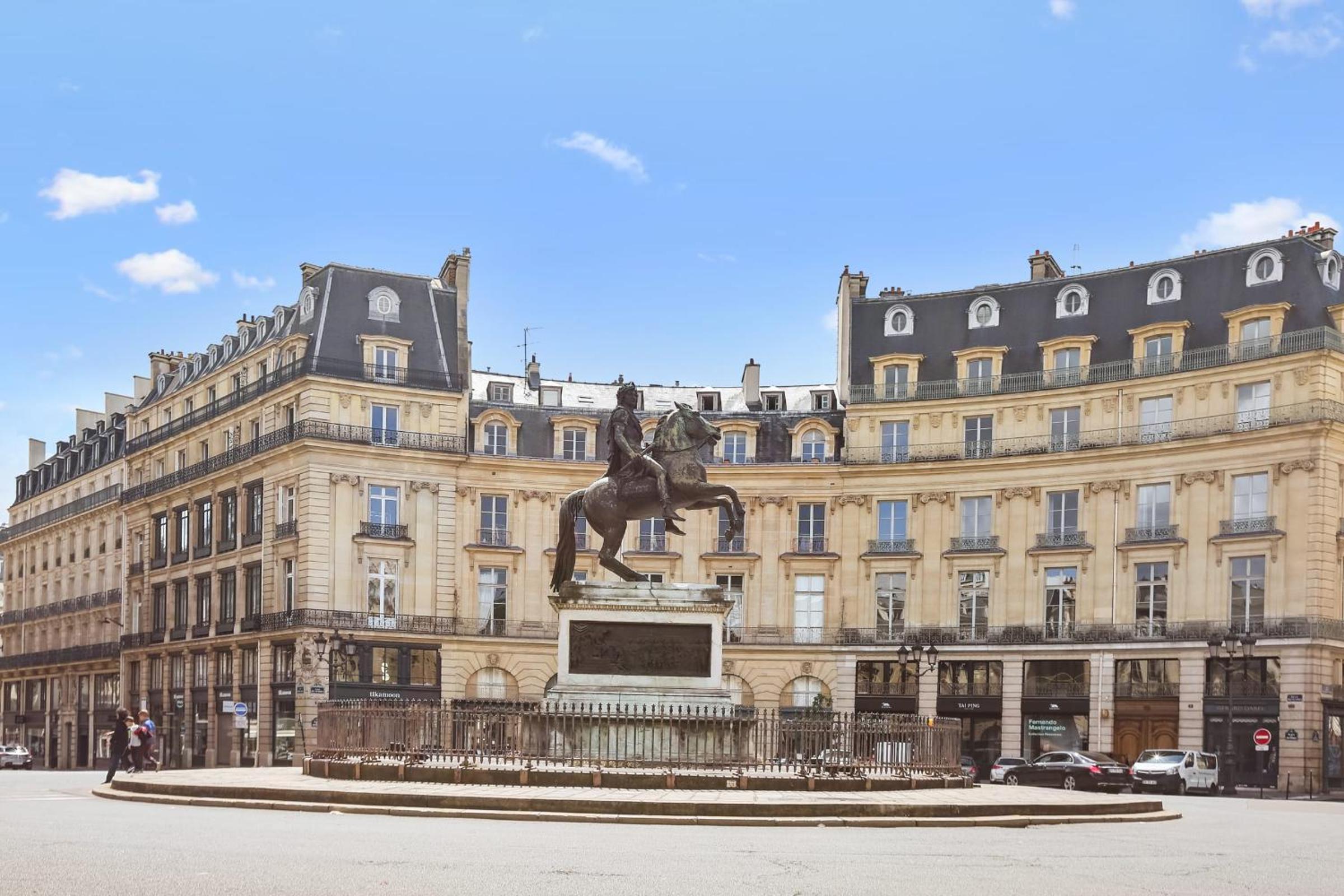 Palais Royal - Victoires 1bdr by B'Your Home