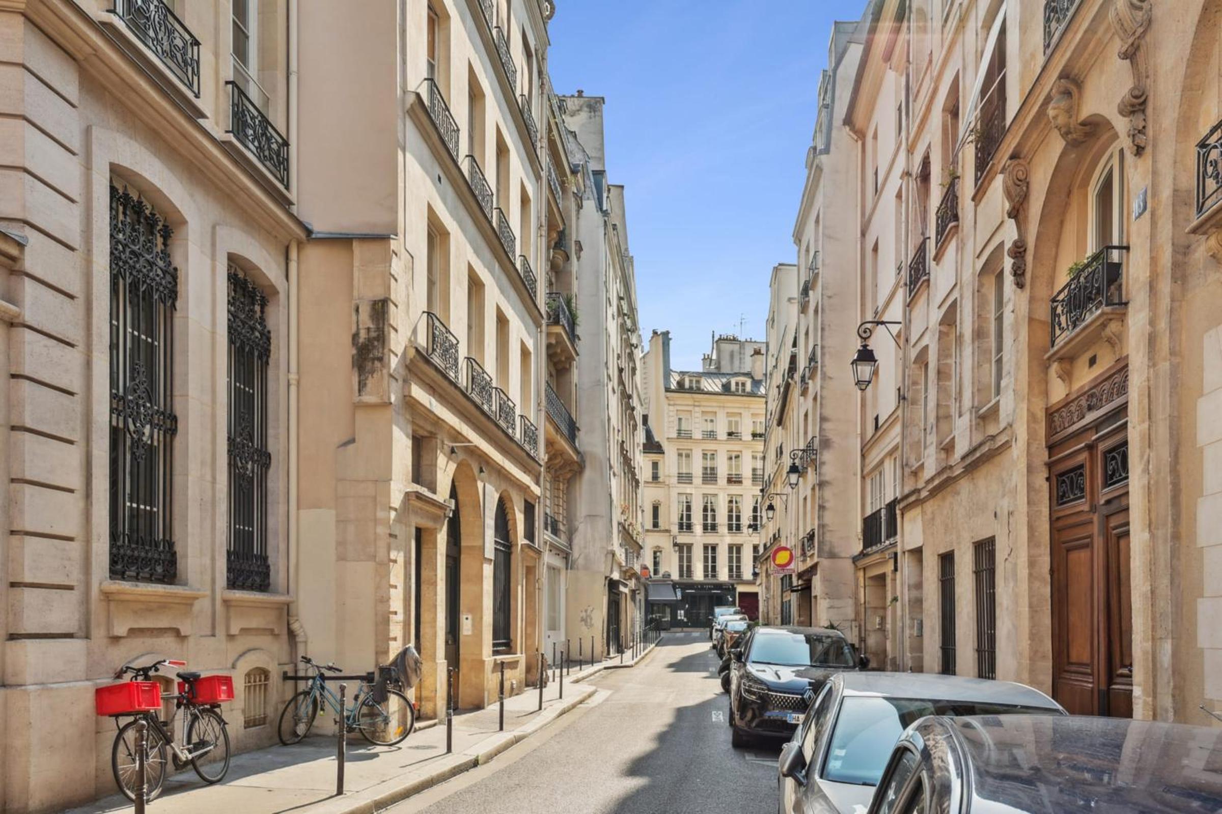 Palais Royal - Victoires 1bdr by B'Your Home