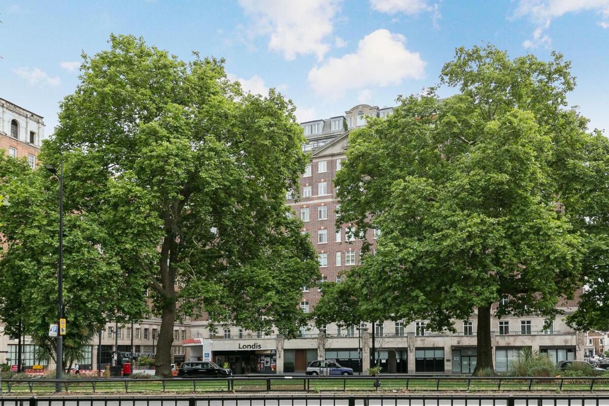 Exclusive Two-Bed Flat on Iconic Park Lane PL15A