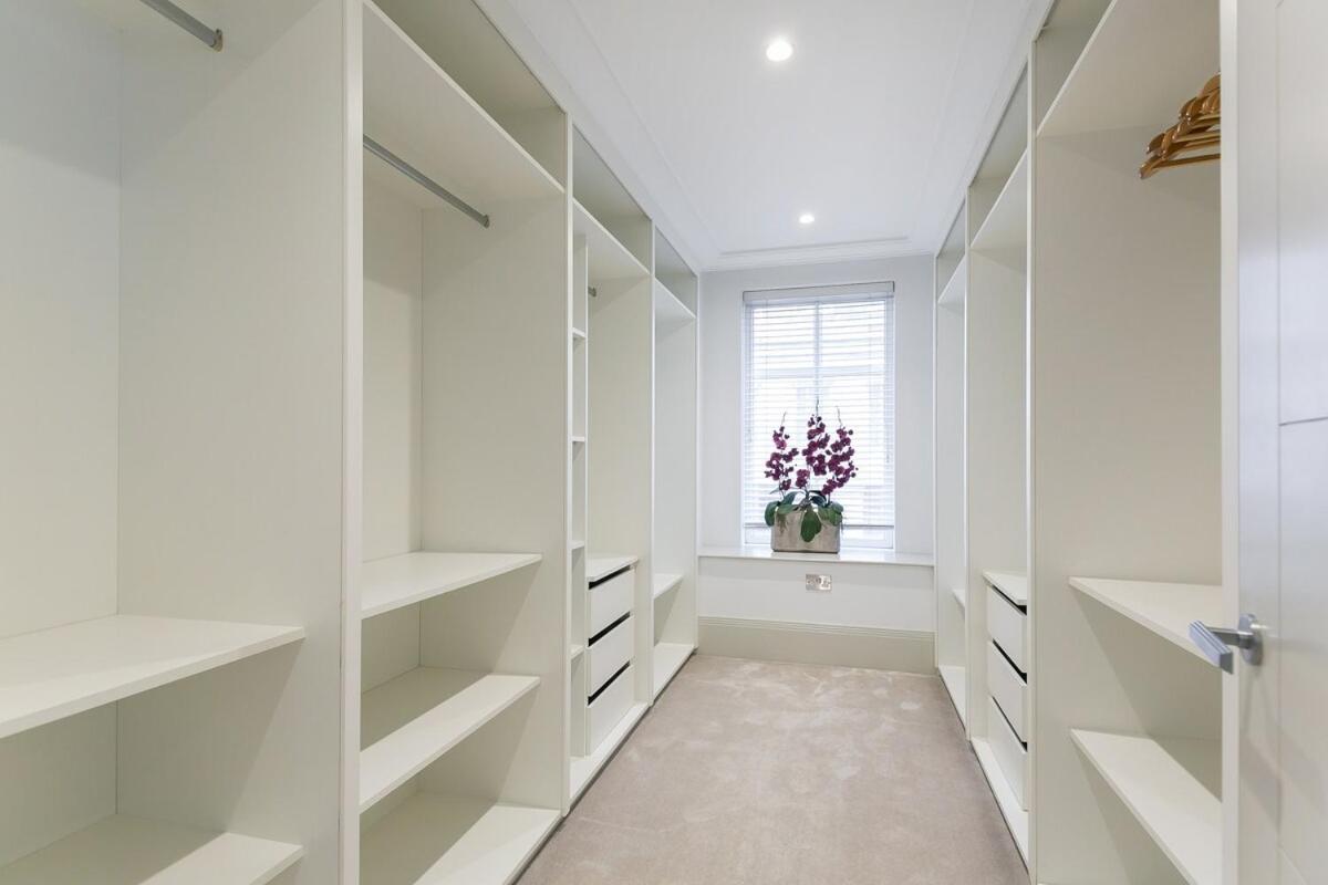 Exclusive Two-Bed Flat on Iconic Park Lane PL15A
