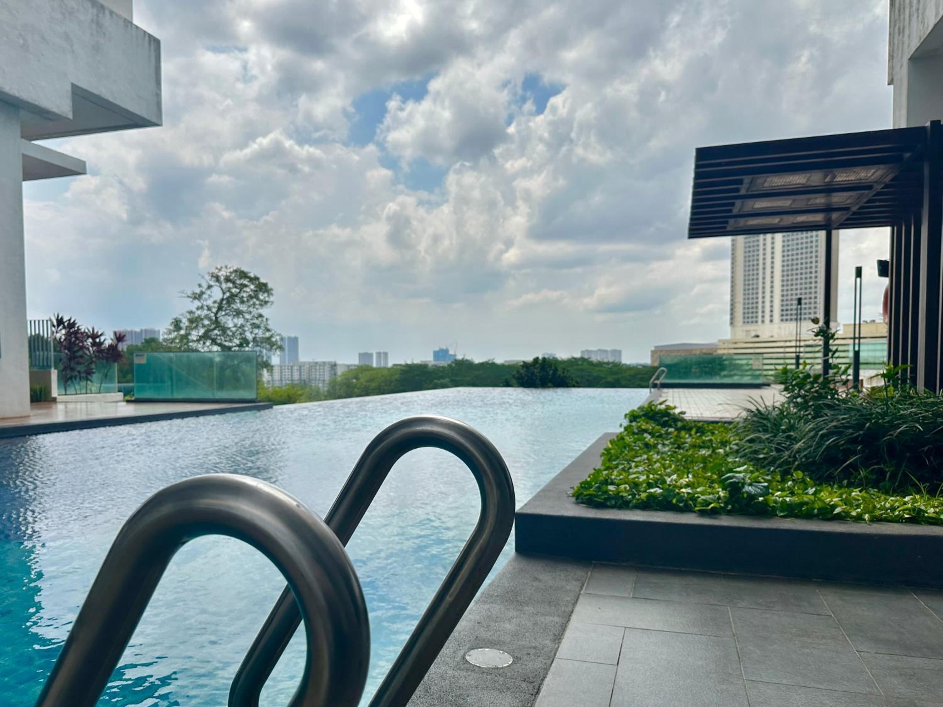 Modern 3BR Family Suite Mosaic Southkey Walk to Mid Valley