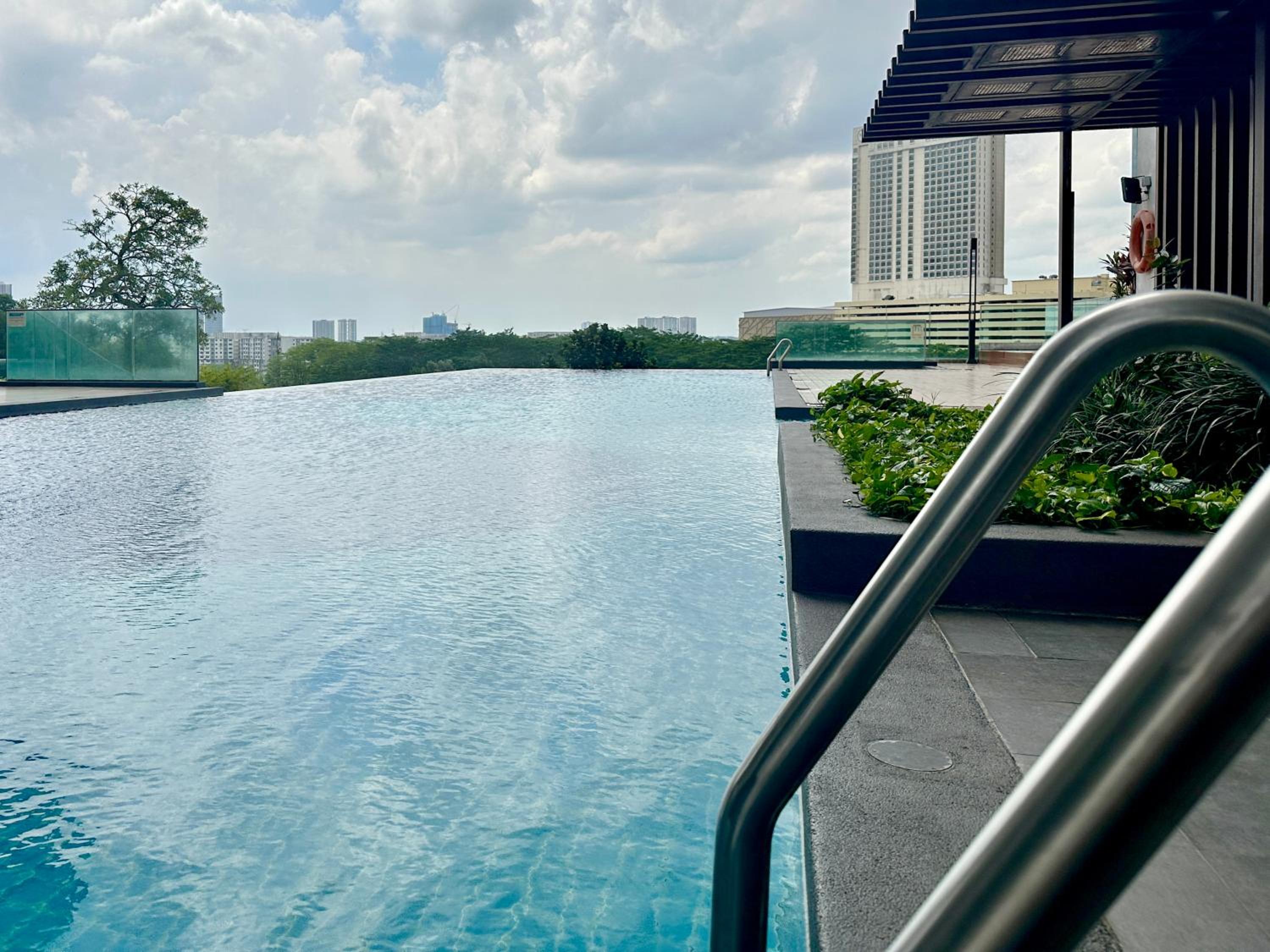 Modern 3BR Family Suite Mosaic Southkey Walk to Mid Valley