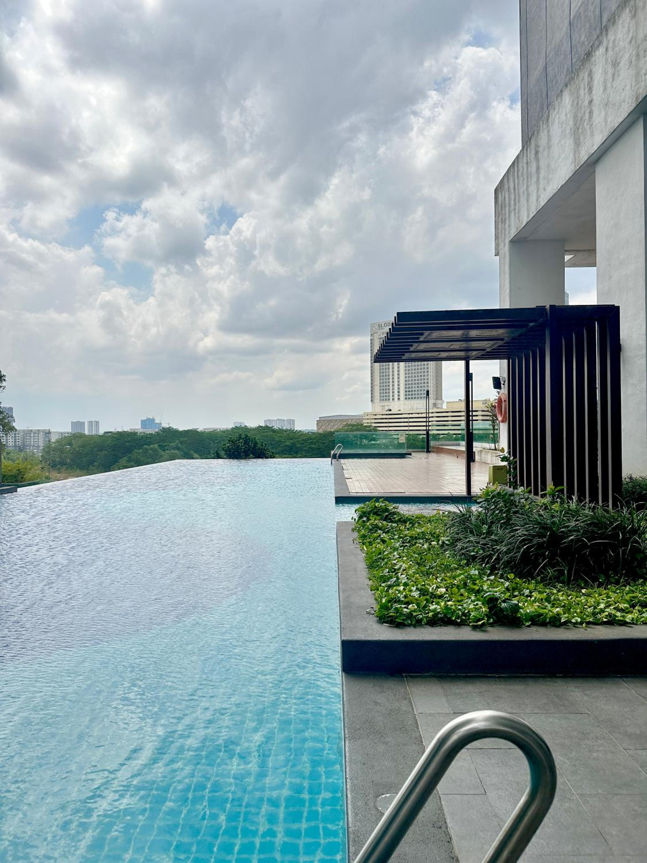 Modern 3BR Family Suite Mosaic Southkey Walk to Mid Valley