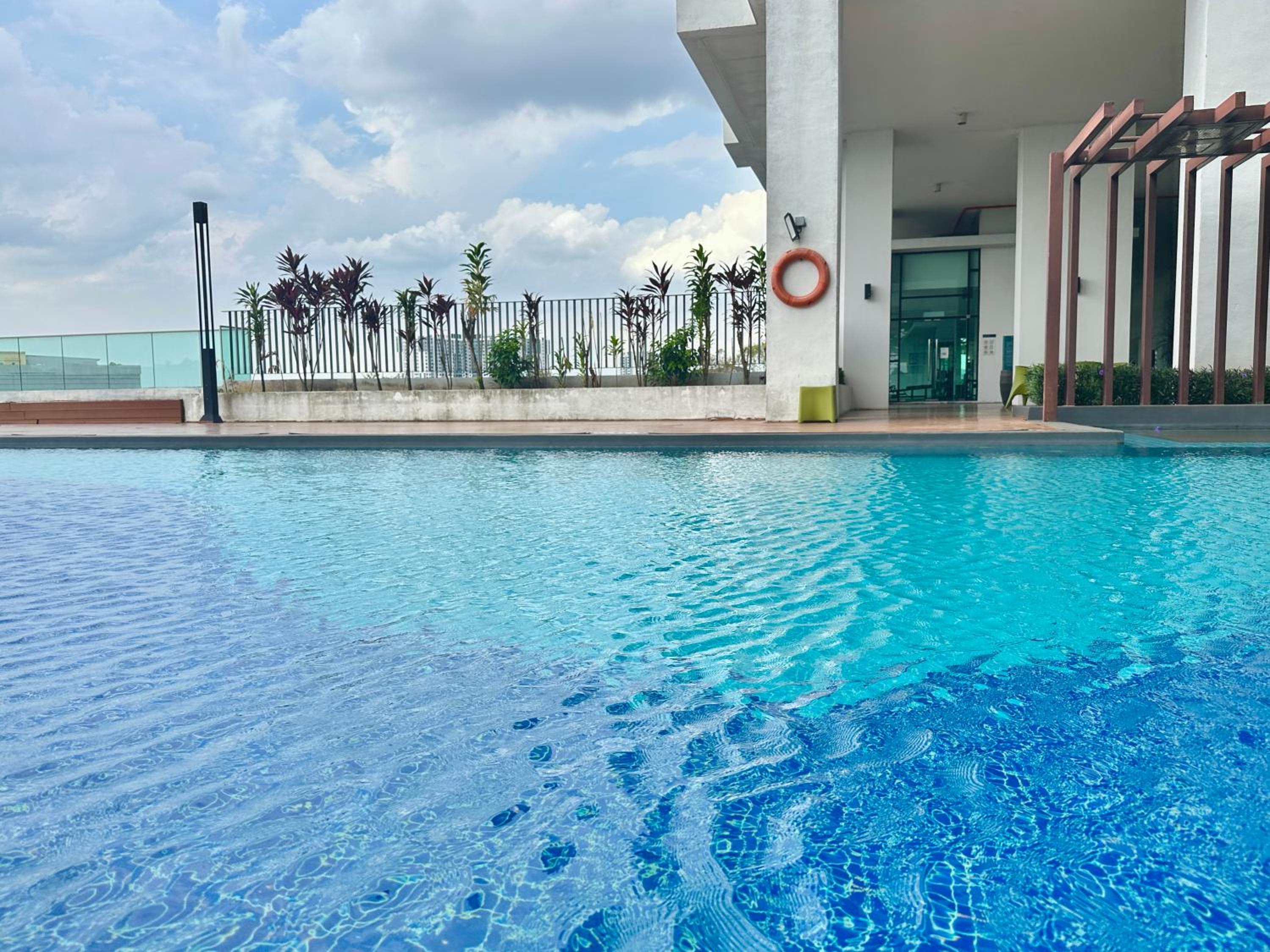 Modern 3BR Family Suite Mosaic Southkey Walk to Mid Valley