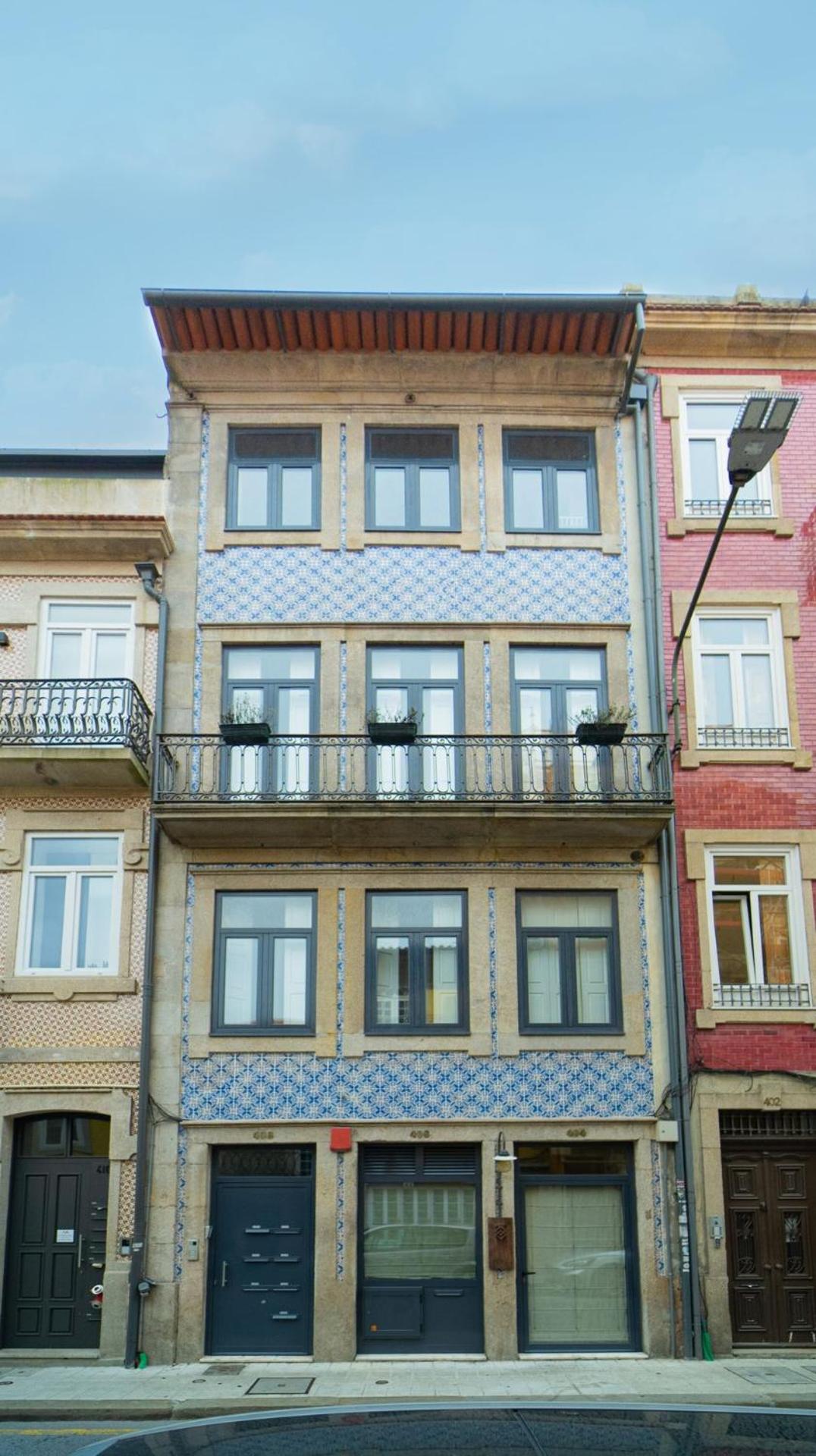 Groovy Porto by Upperground