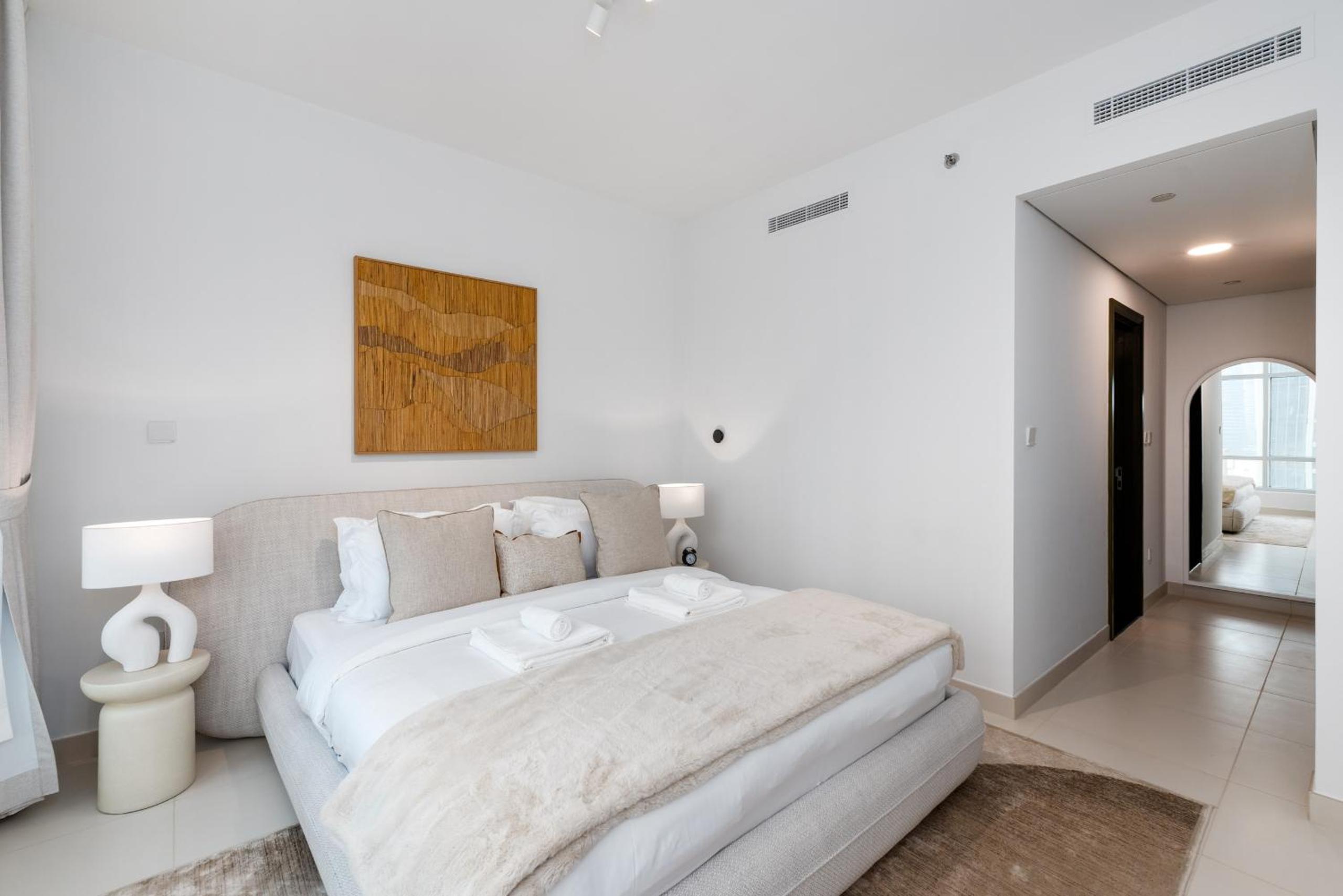 The Lofts West, Downtown Dubai - Mint Stay