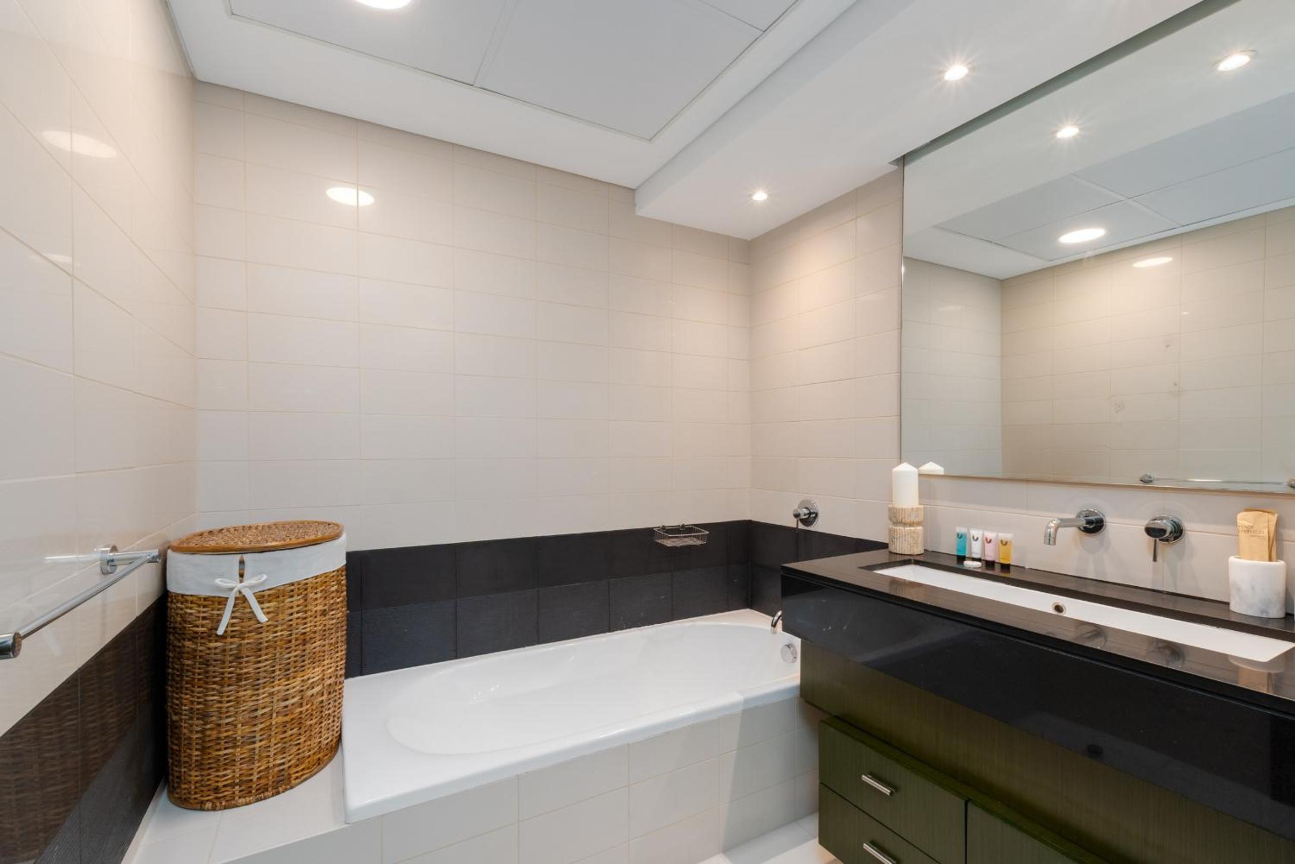 The Lofts West, Downtown Dubai - Mint Stay