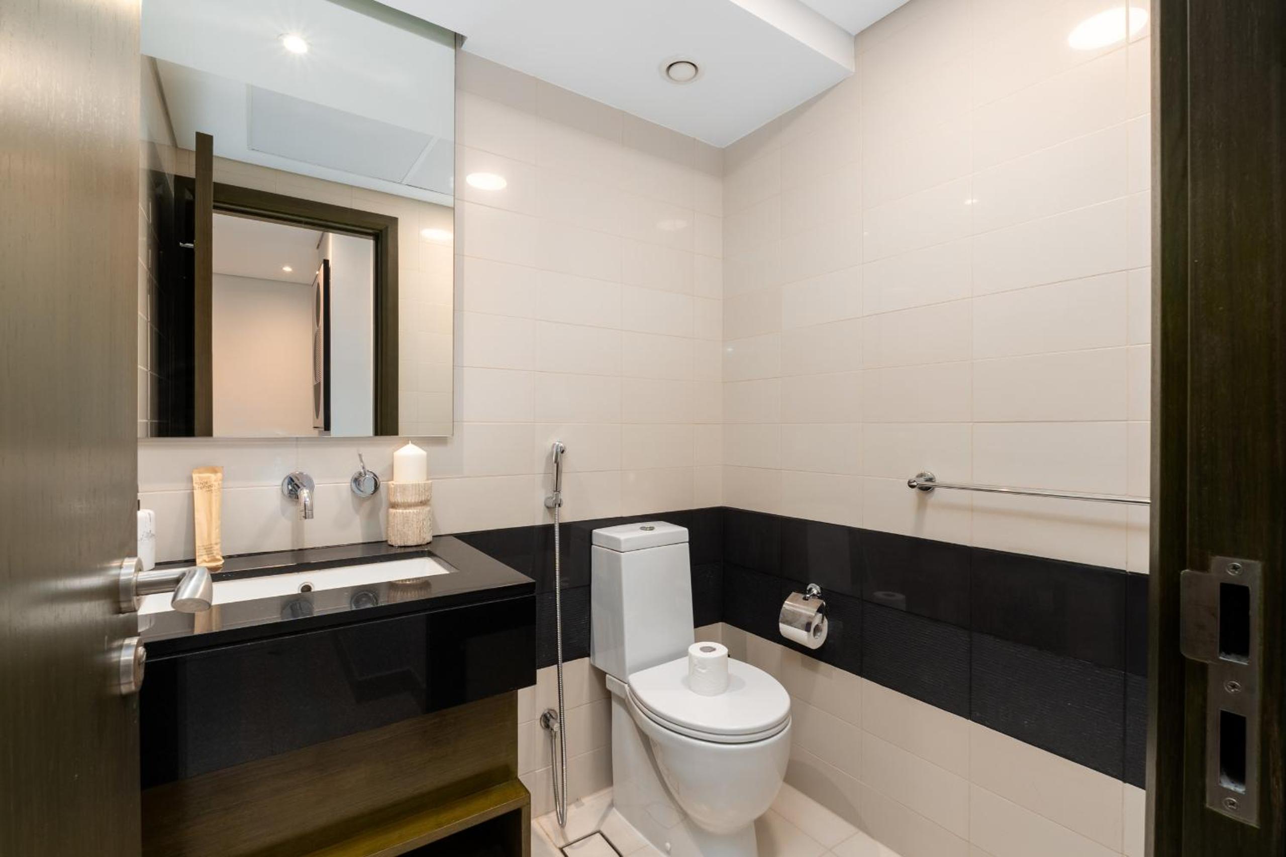 The Lofts West, Downtown Dubai - Mint Stay