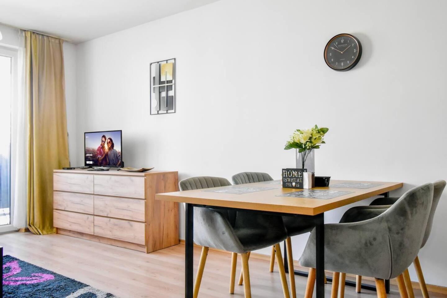 BudgetWork-Friendly Apartment near Business Park
