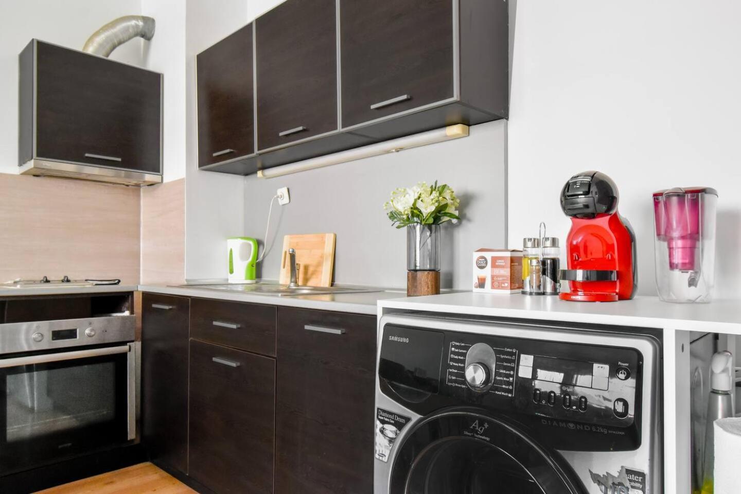 BudgetWork-Friendly Apartment near Business Park
