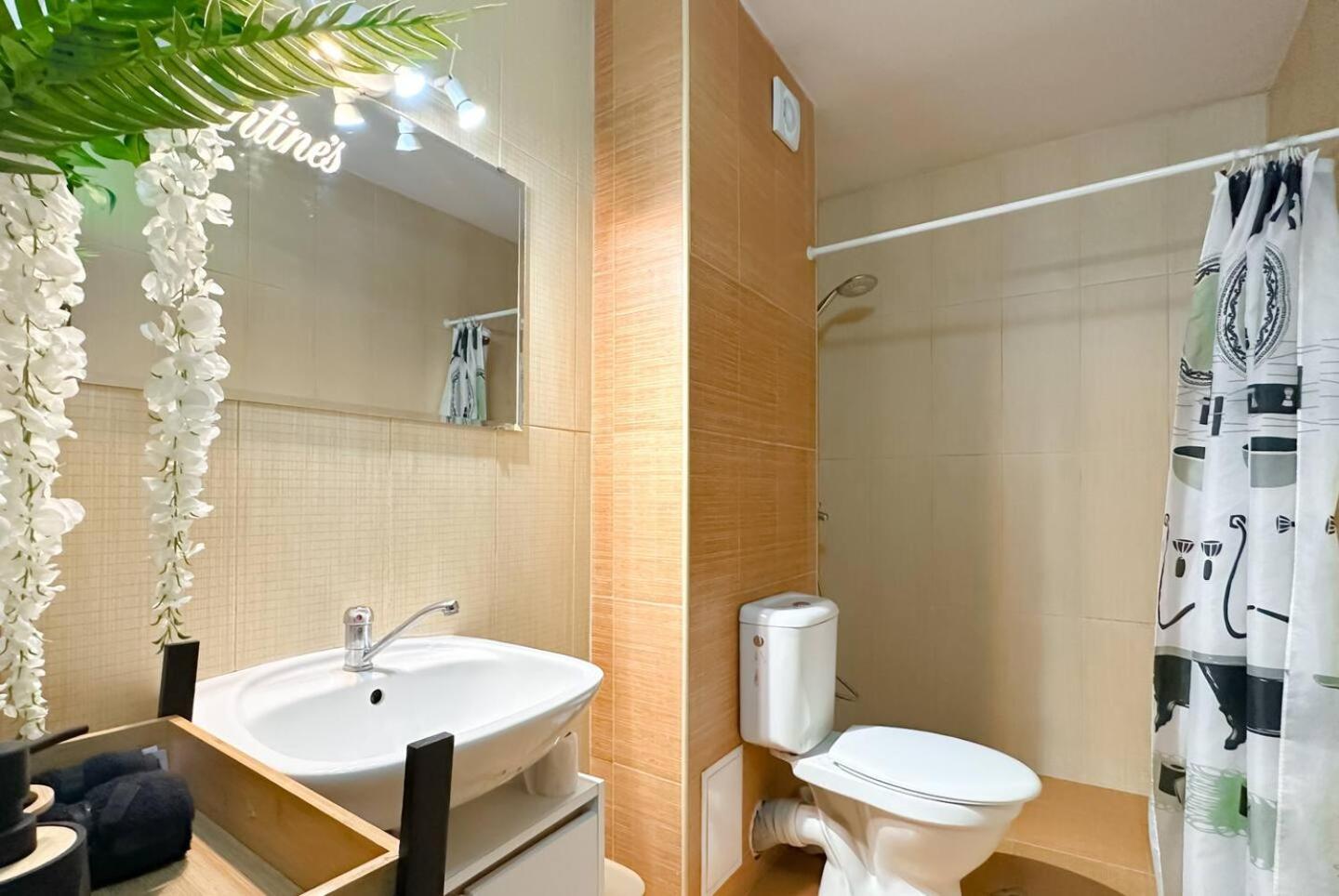 BudgetWork-Friendly Apartment near Business Park
