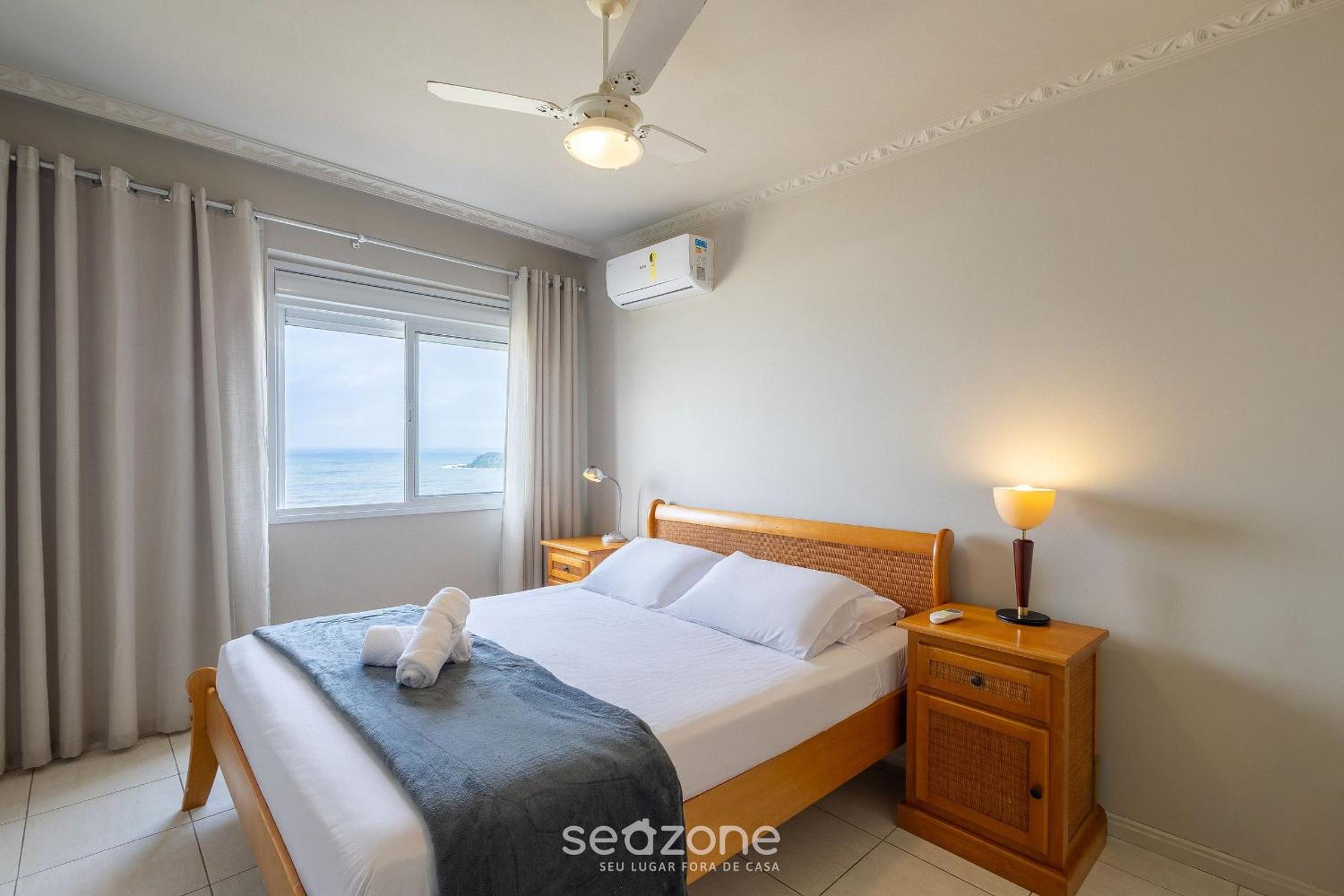 Apt w/ balcony and oceanfront view in BC - IPC0902