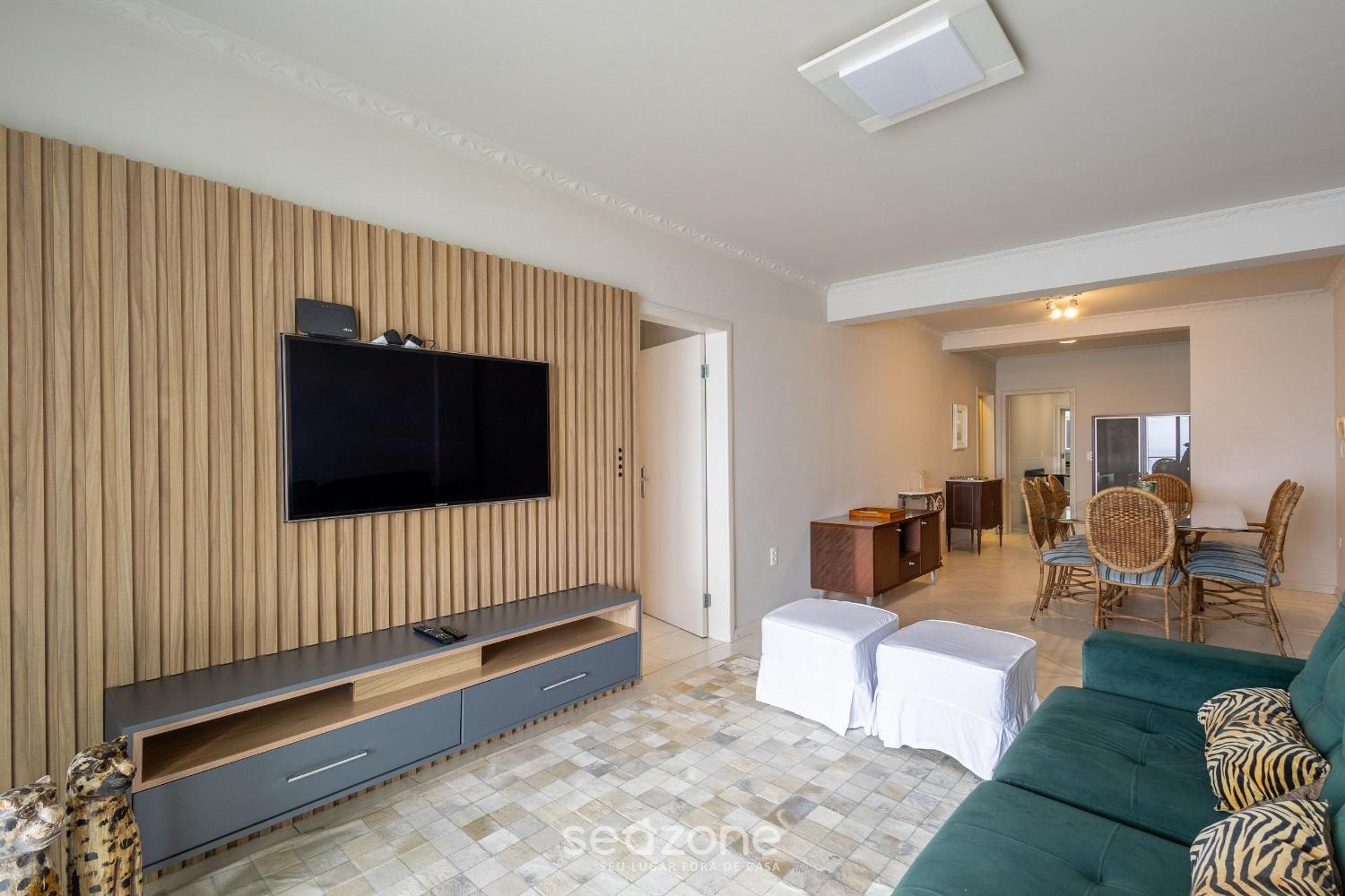 Apt w/ balcony and oceanfront view in BC - IPC0902