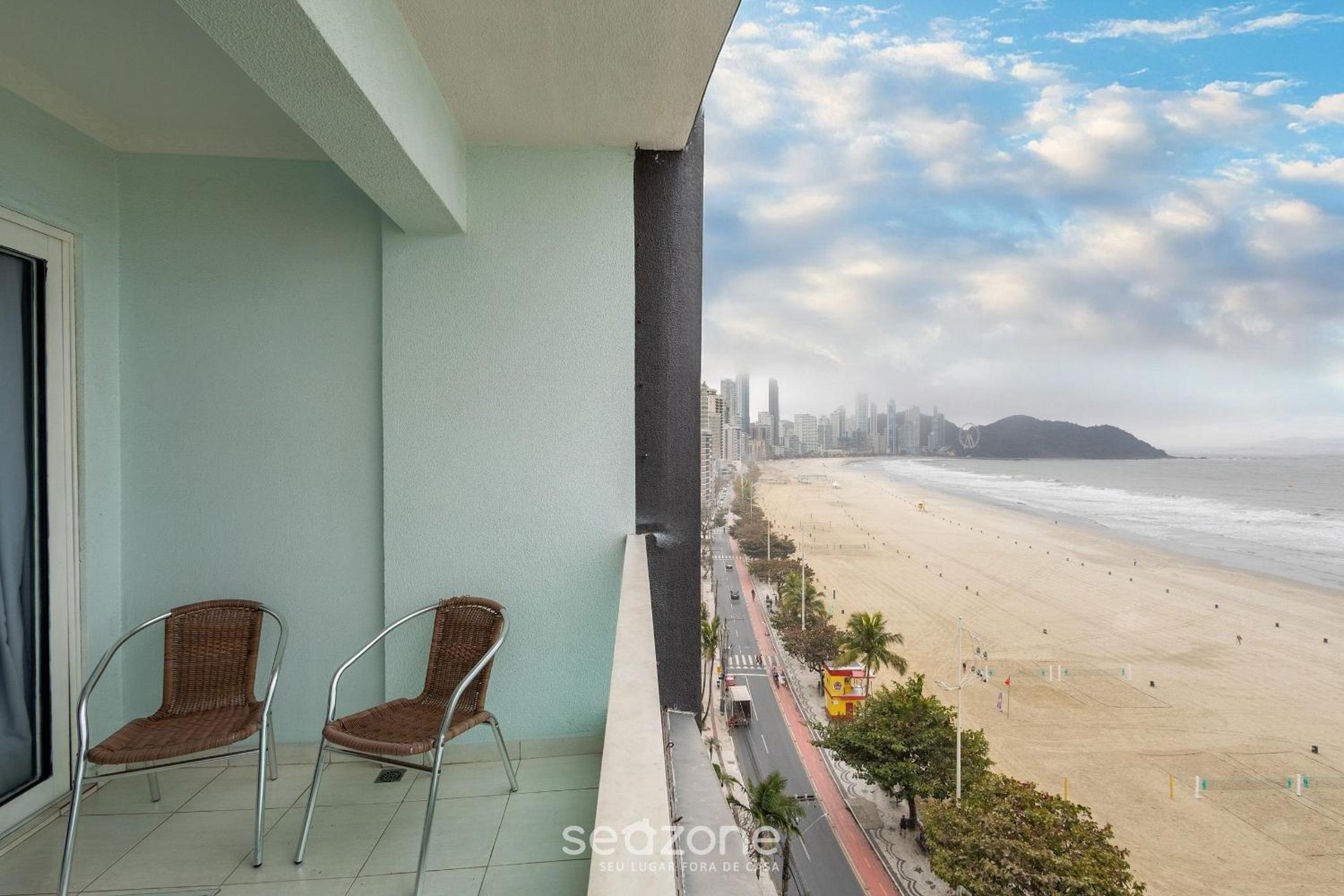 Apt w/ balcony and oceanfront view in BC - IPC0902