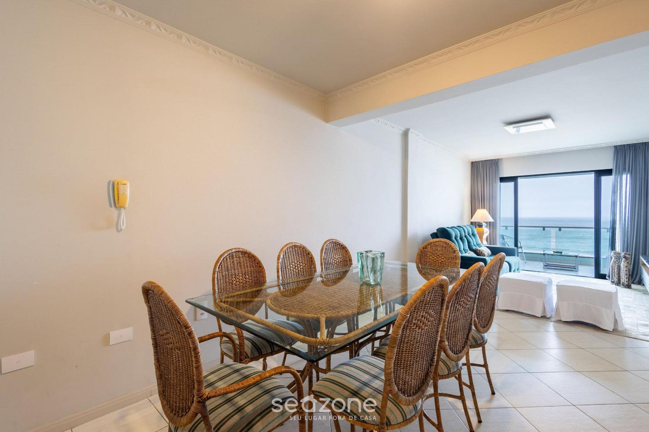 Apt w/ balcony and oceanfront view in BC - IPC0902