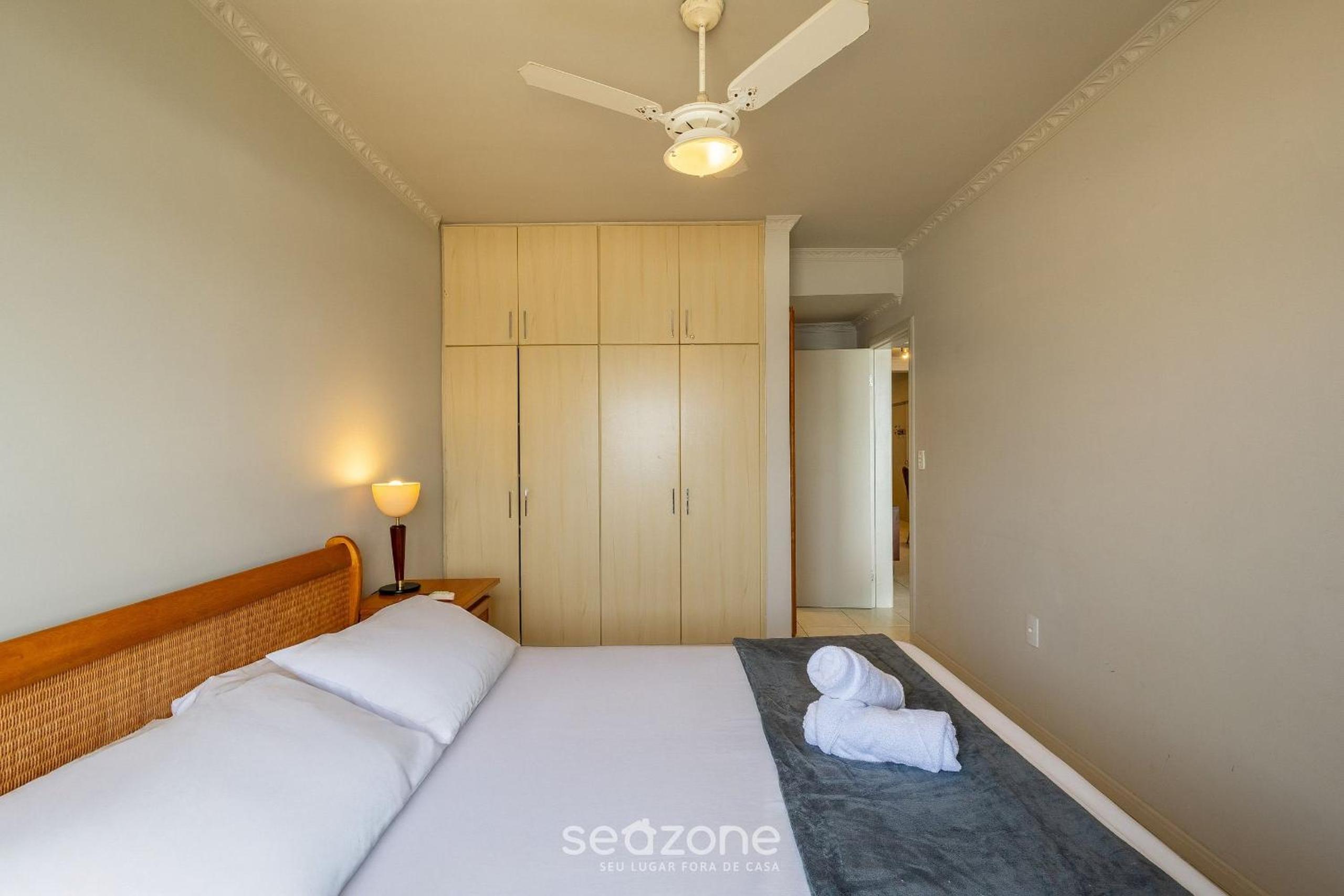 Apt w/ balcony and oceanfront view in BC - IPC0902