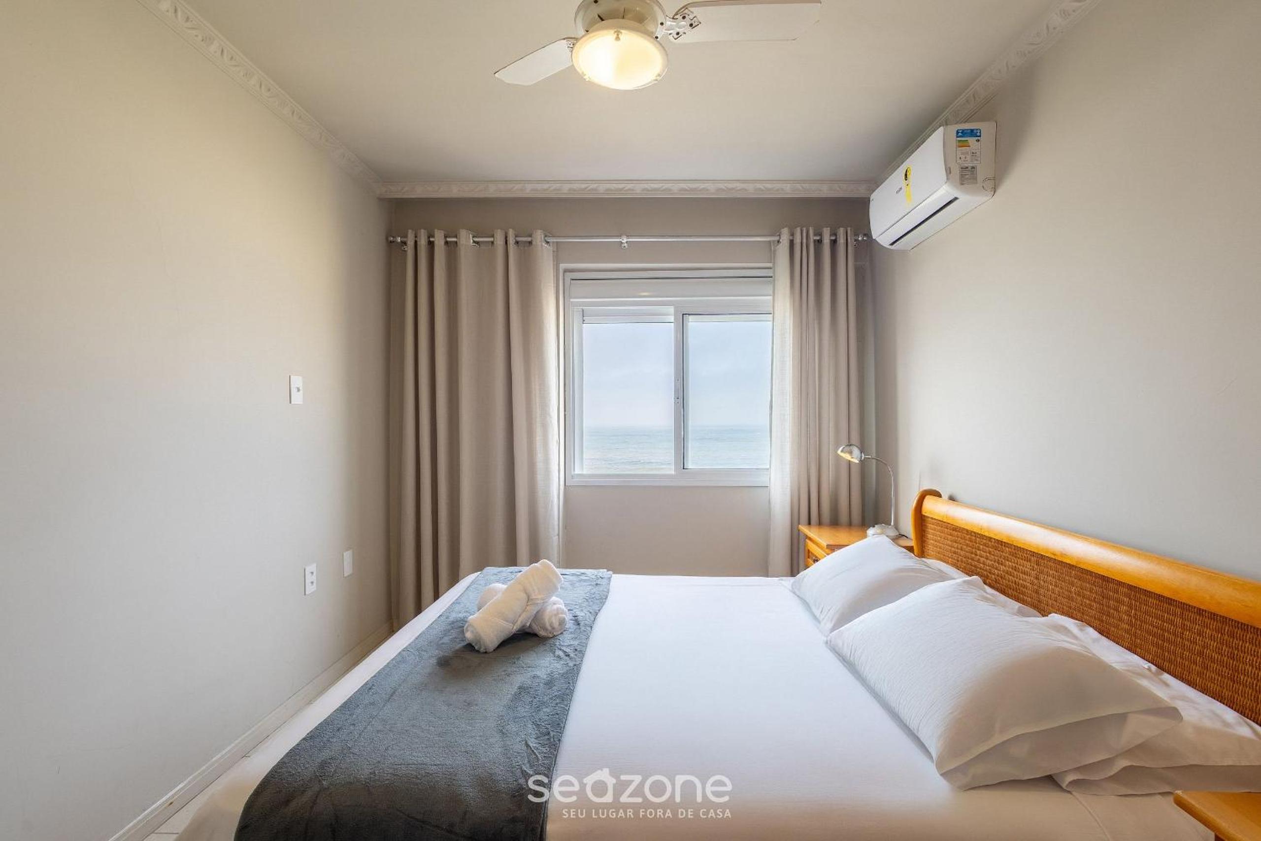 Apt w/ balcony and oceanfront view in BC - IPC0902