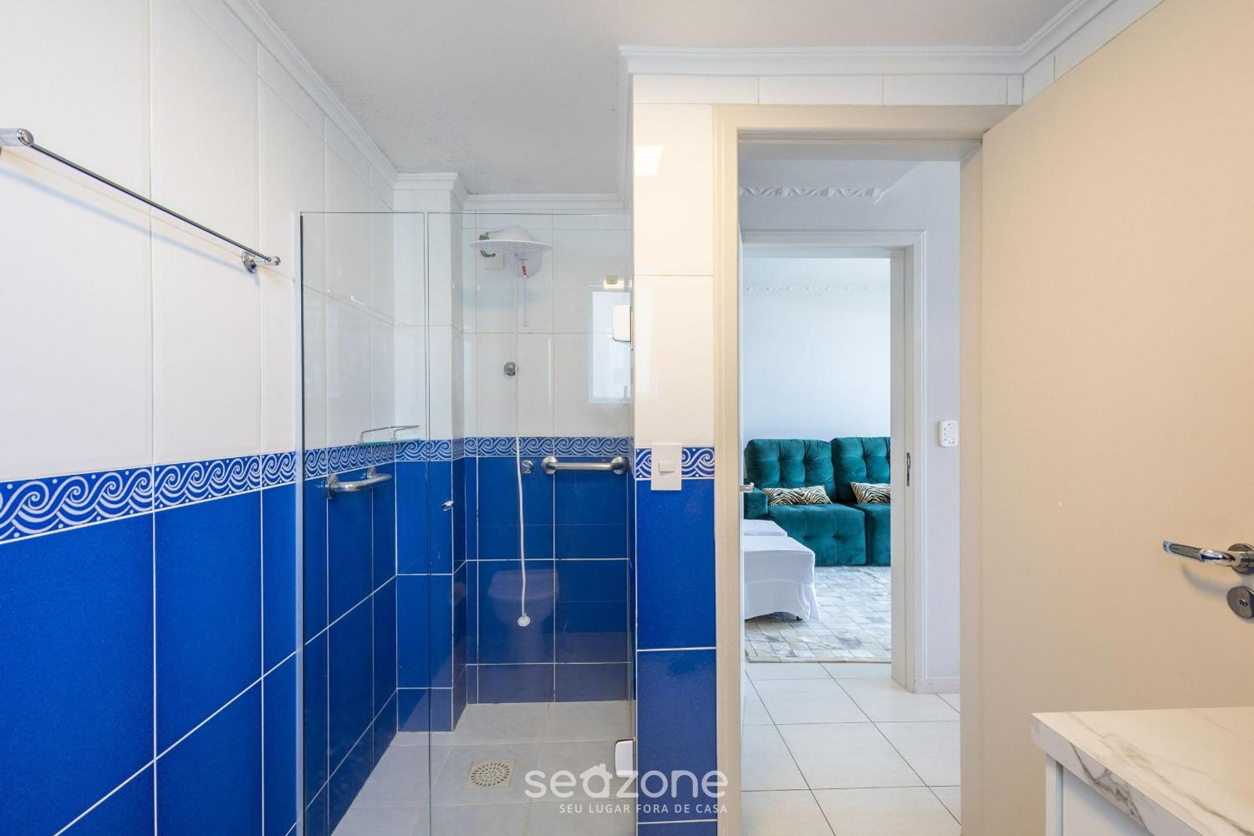 Apt w/ balcony and oceanfront view in BC - IPC0902