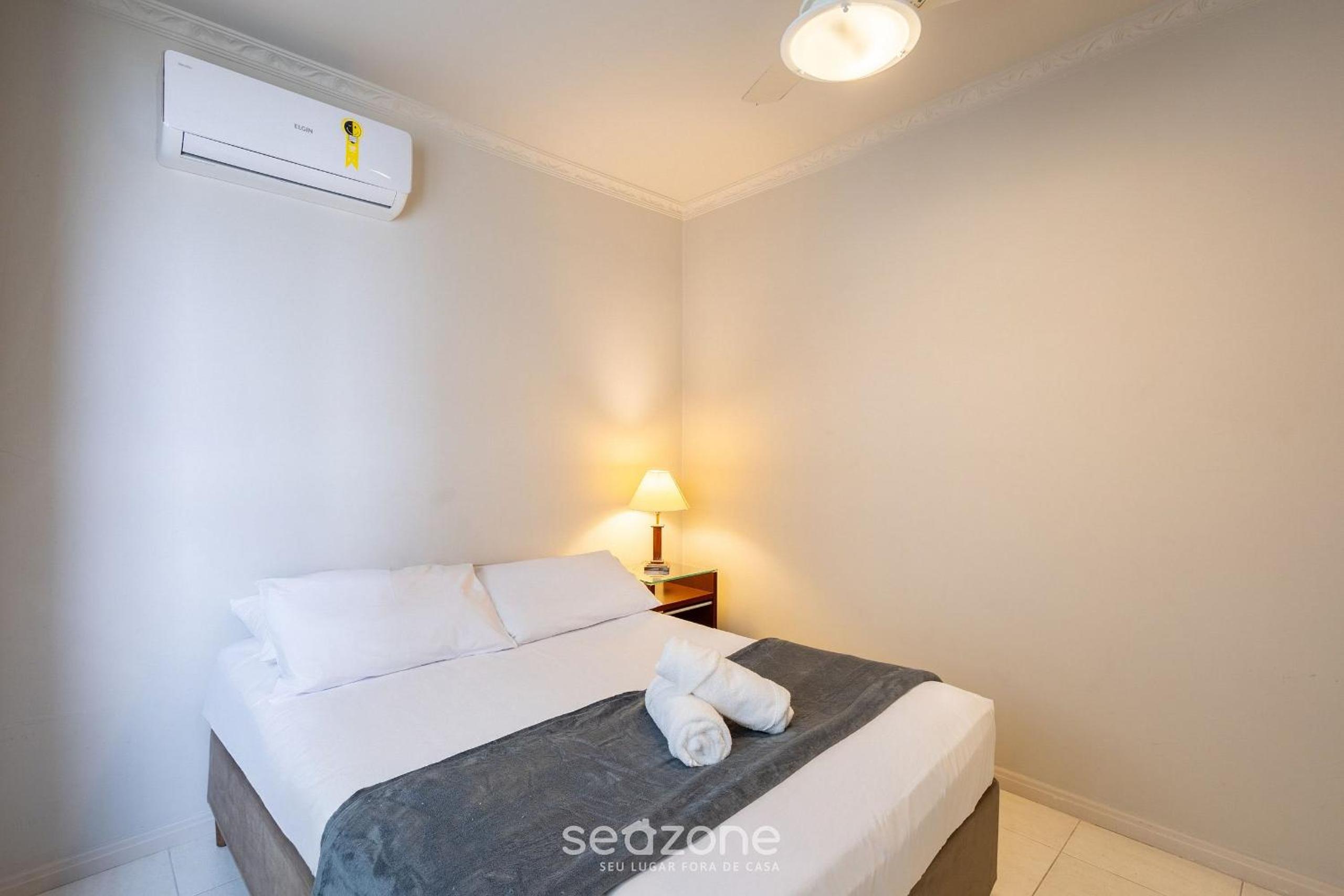 Apt w/ balcony and oceanfront view in BC - IPC0902