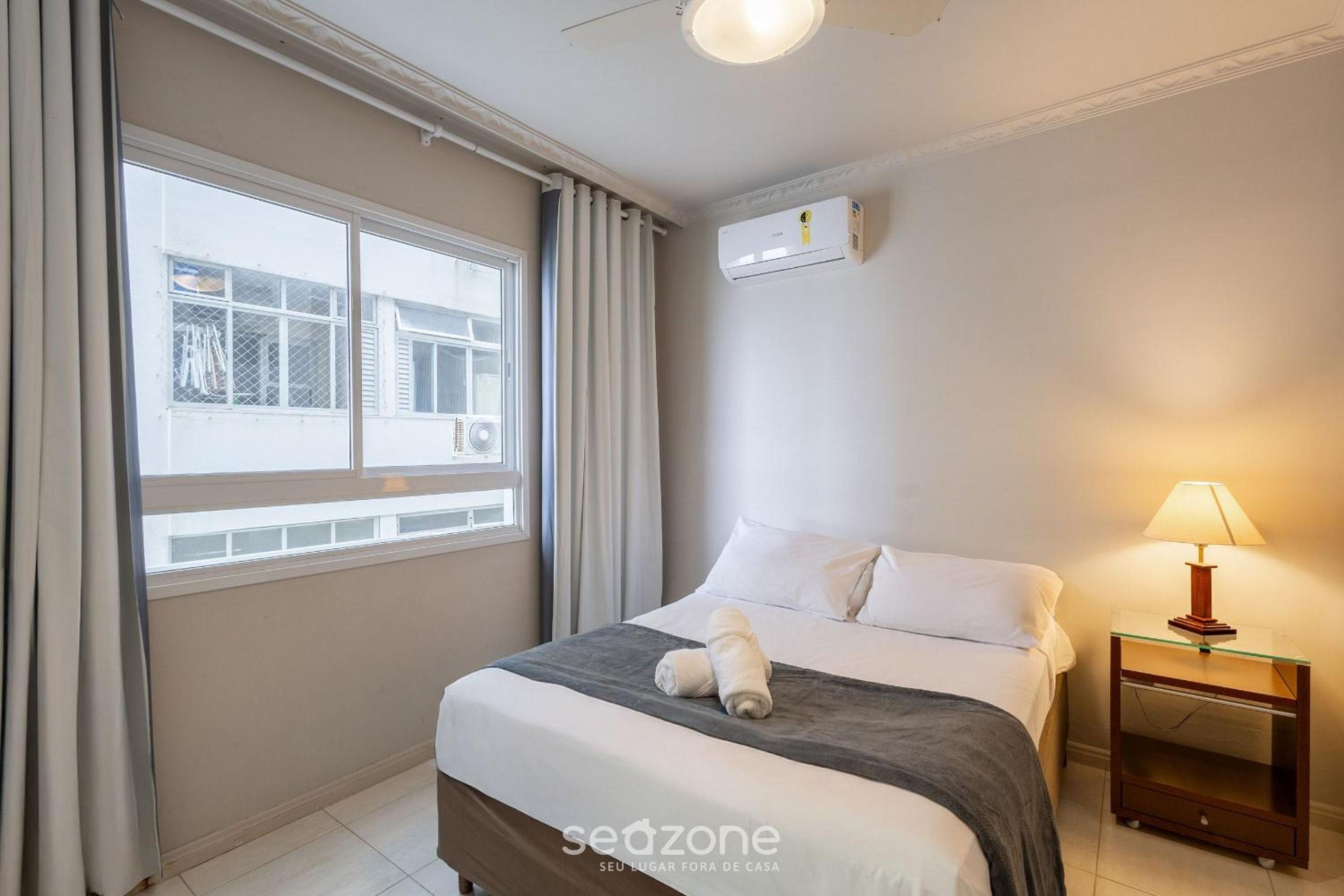 Apt w/ balcony and oceanfront view in BC - IPC0902