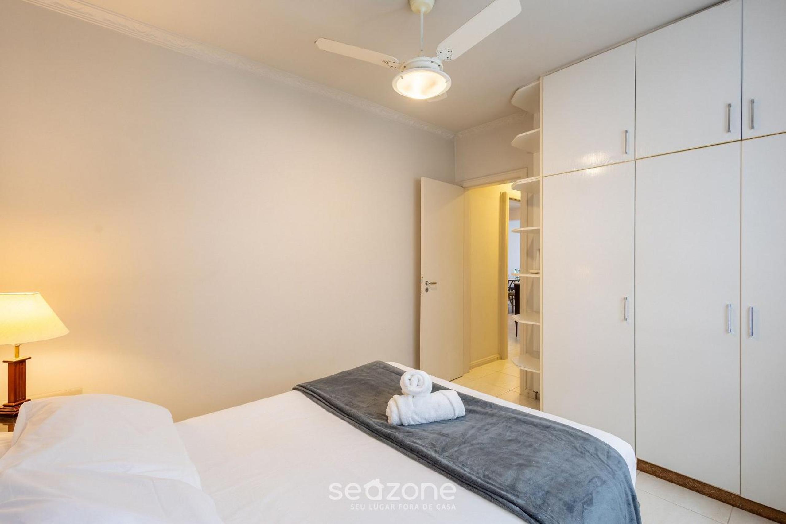 Apt w/ balcony and oceanfront view in BC - IPC0902