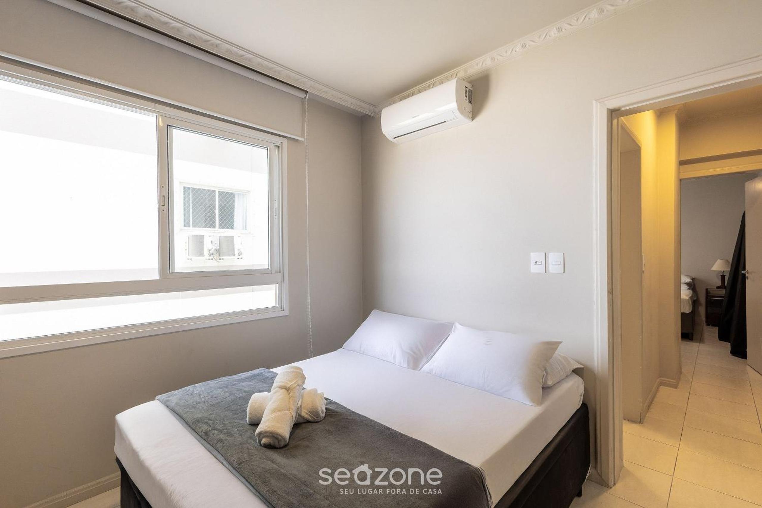 Apt w/ balcony and oceanfront view in BC - IPC0902
