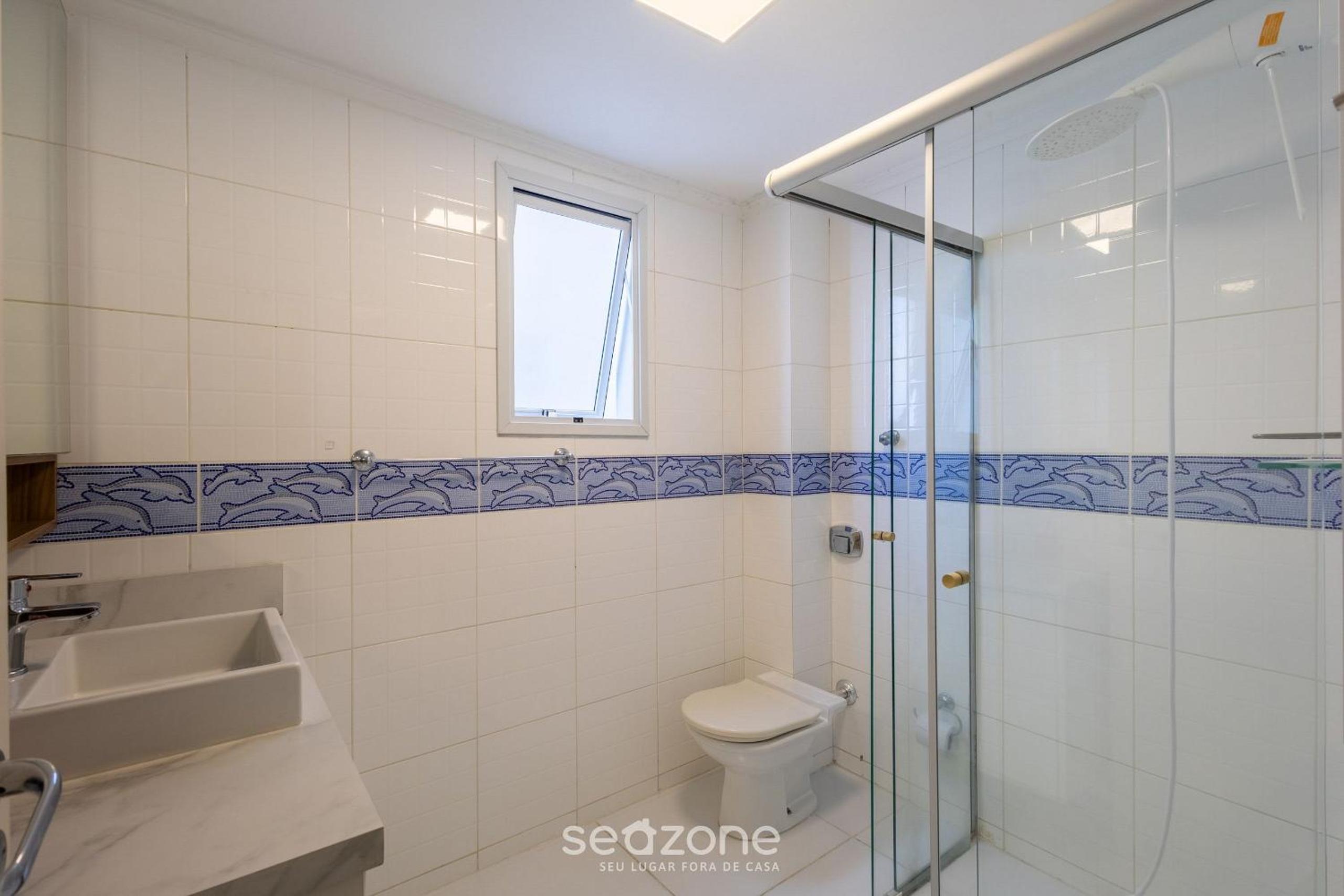 Apt w/ balcony and oceanfront view in BC - IPC0902