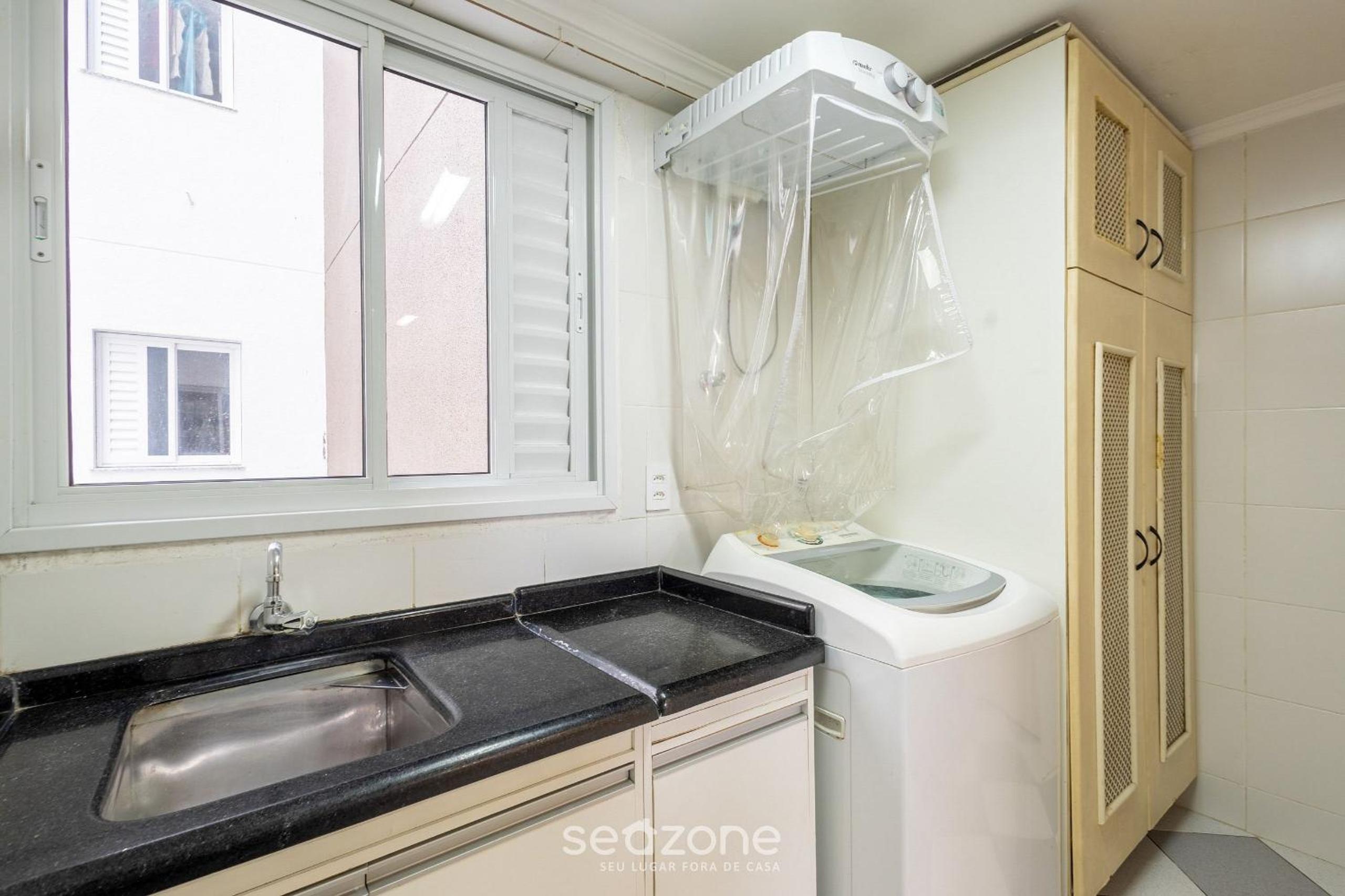 Apt w/ balcony and oceanfront view in BC - IPC0902