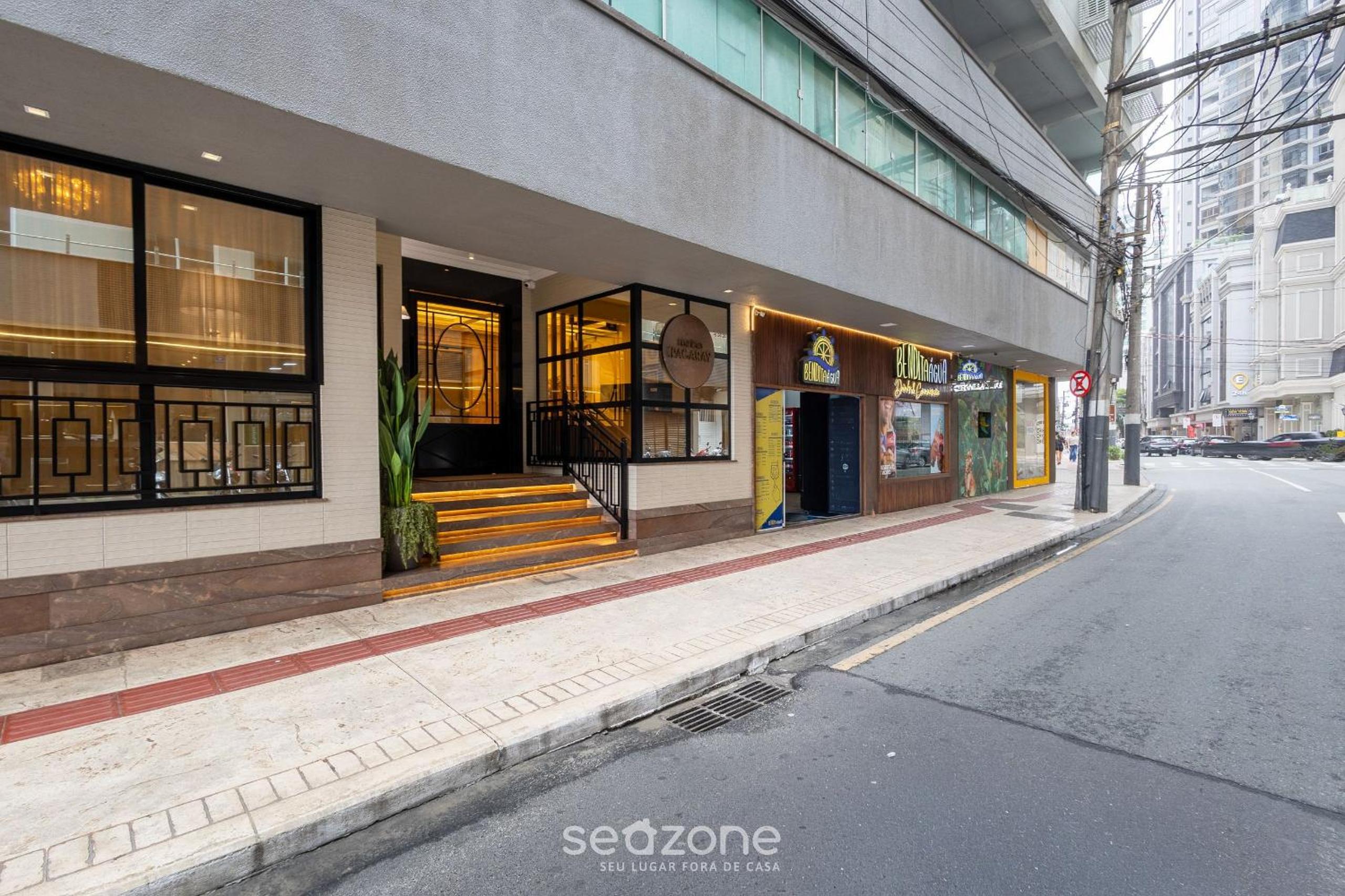 Apt w/ balcony and oceanfront view in BC - IPC0902