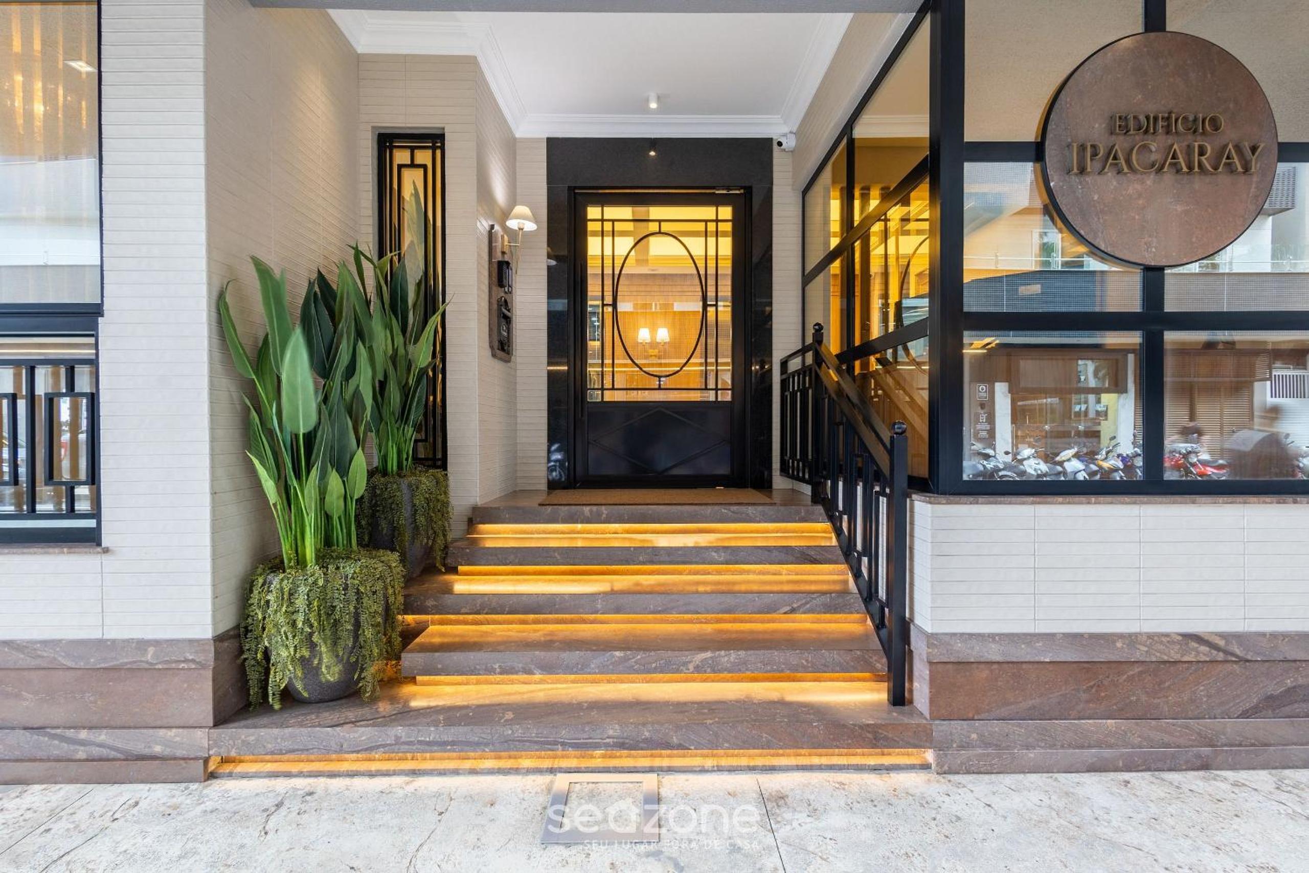 Apt w/ balcony and oceanfront view in BC - IPC0902