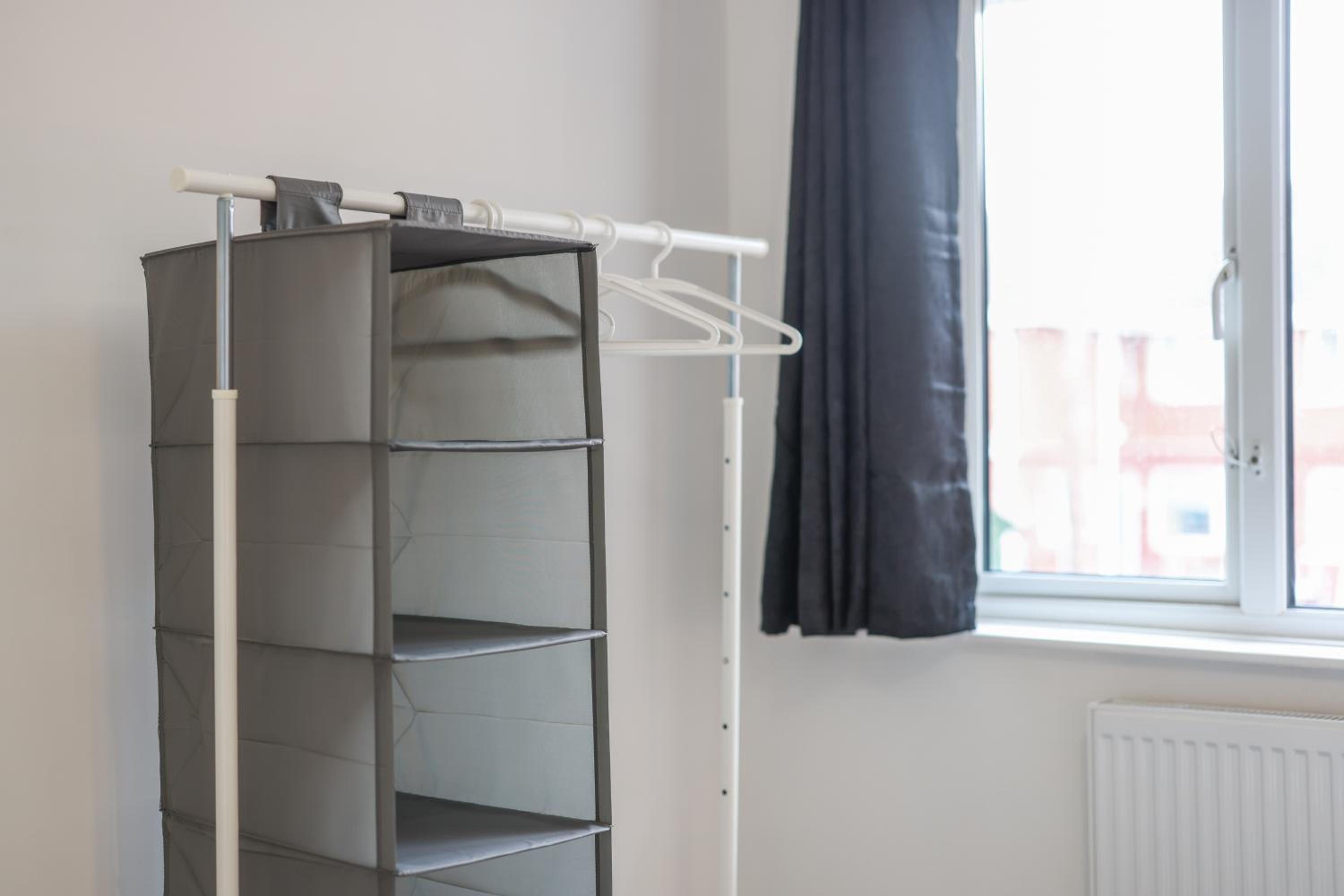 3Bedroom House - Free Parking
